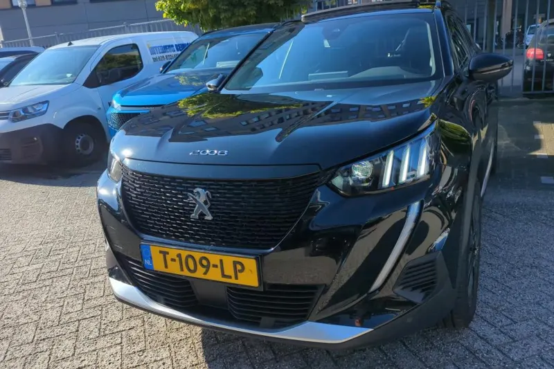Peugeot e-2008 (2023)