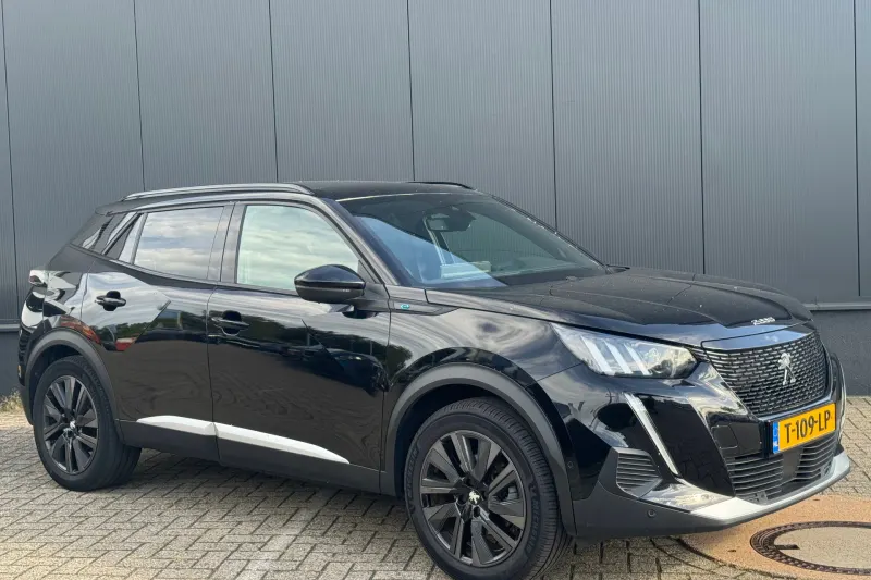 Peugeot e-2008 (2023)