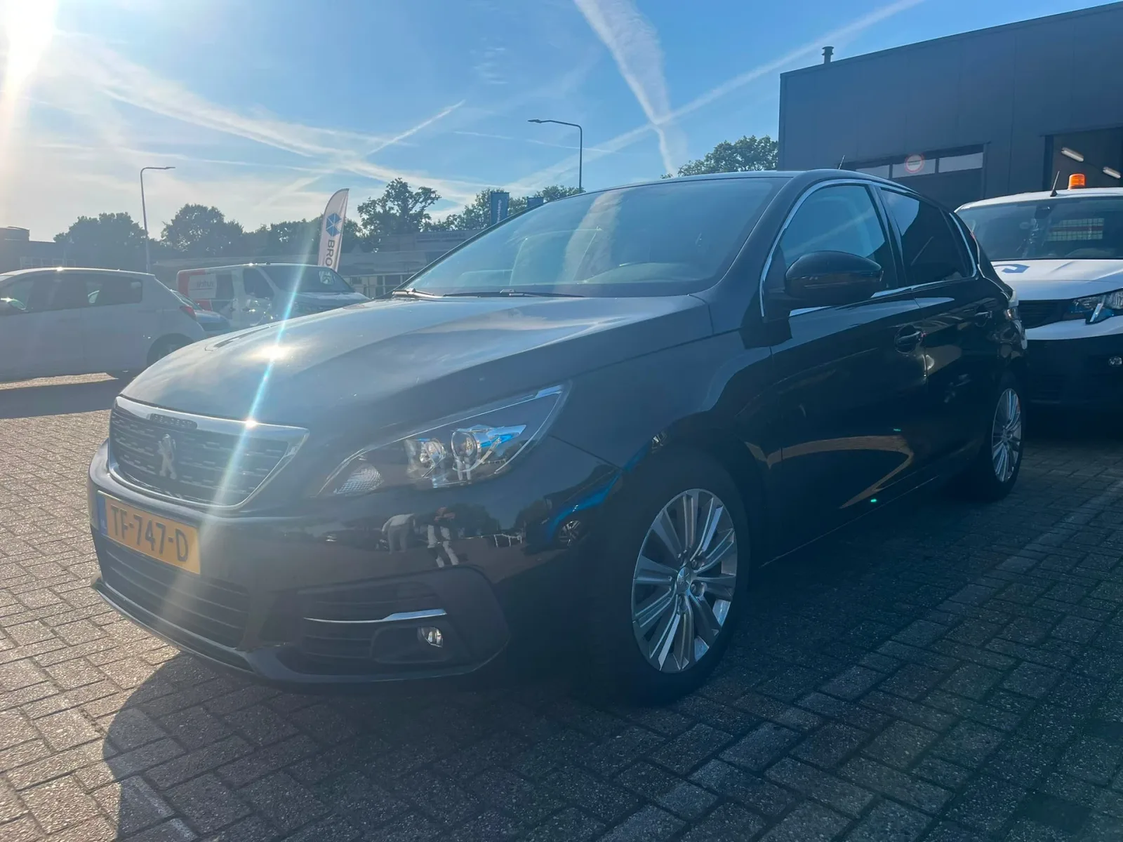 Peugeot 308 (2018) — foto 1