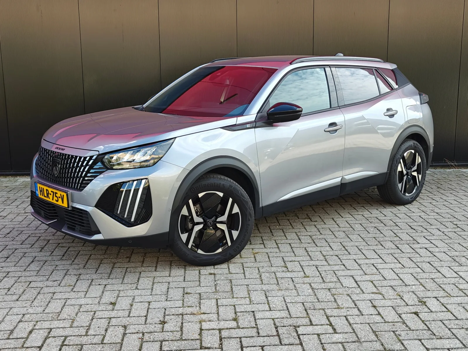 Peugeot e-2008 (2025) — foto 1