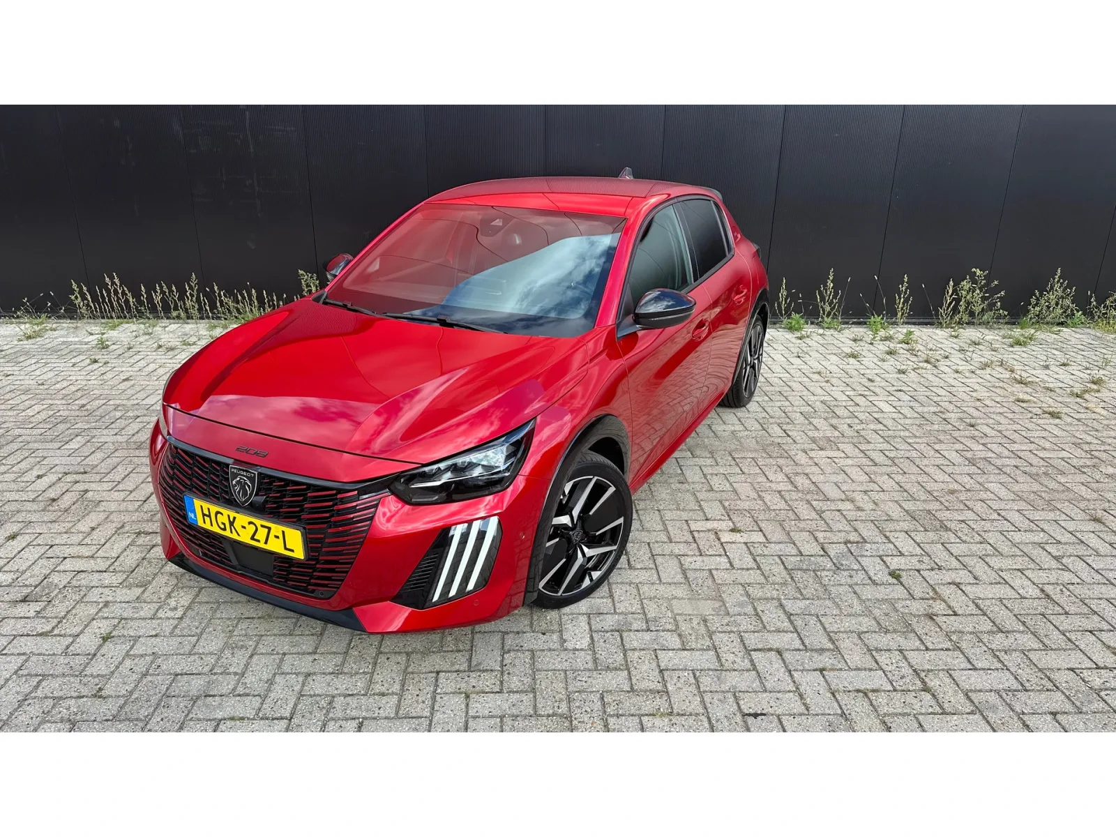 Peugeot 208 (2025) — foto 1