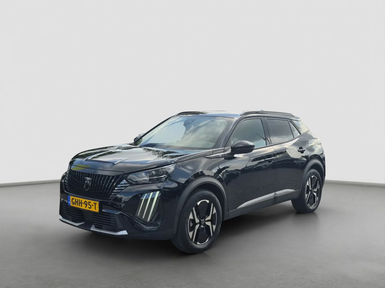 Peugeot e-2008 (2024) — foto 1