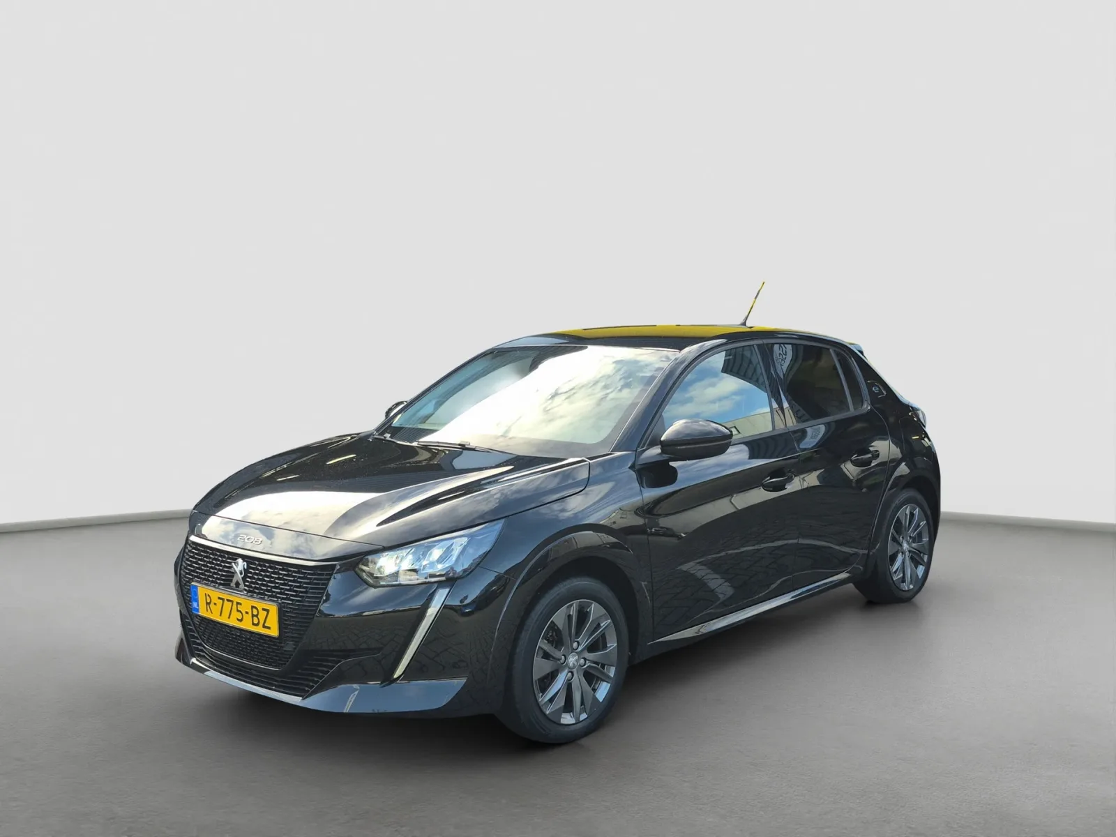 Peugeot e-208 (2022) — foto 1