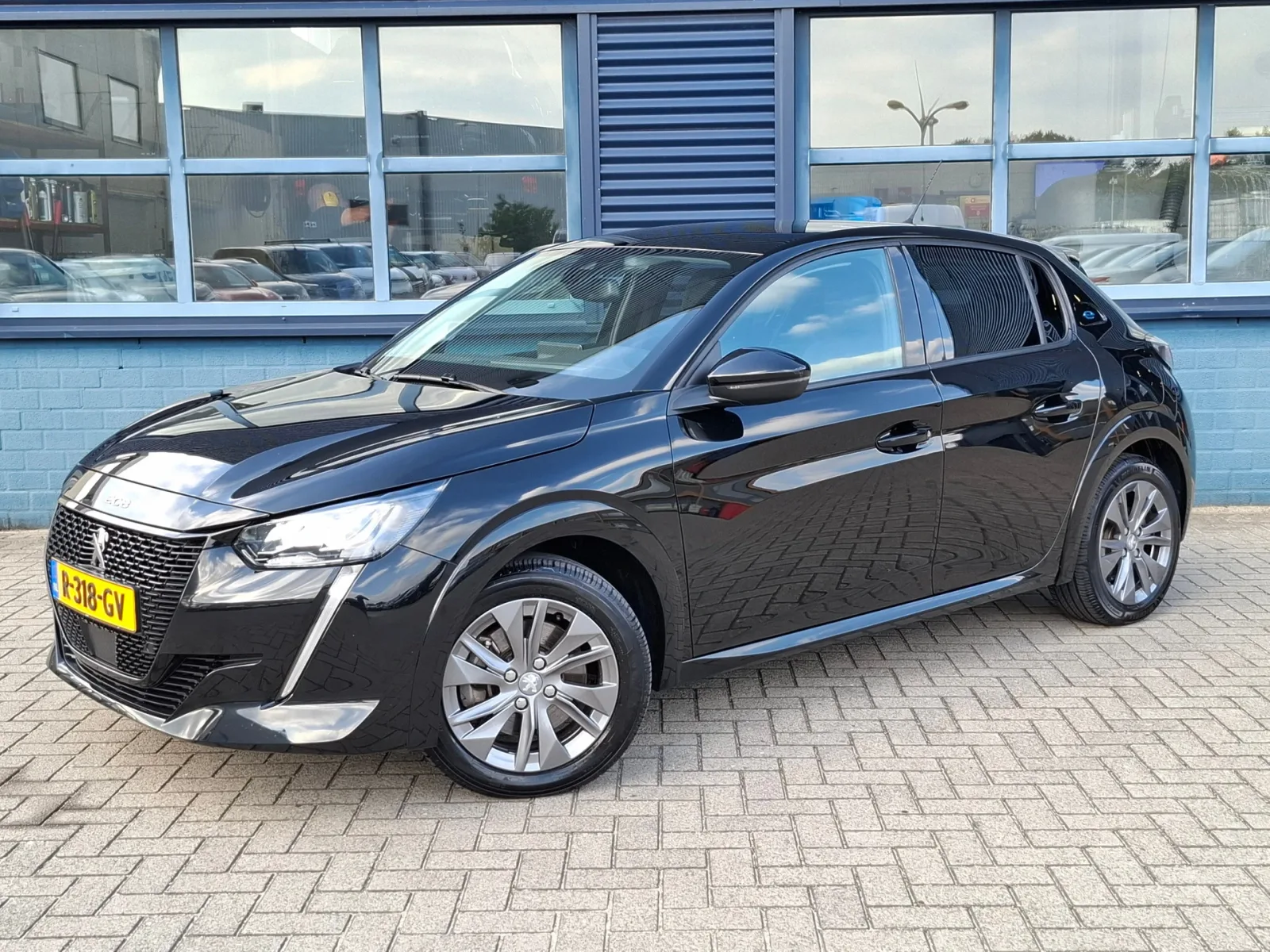Peugeot e-208 (2022) — foto 1