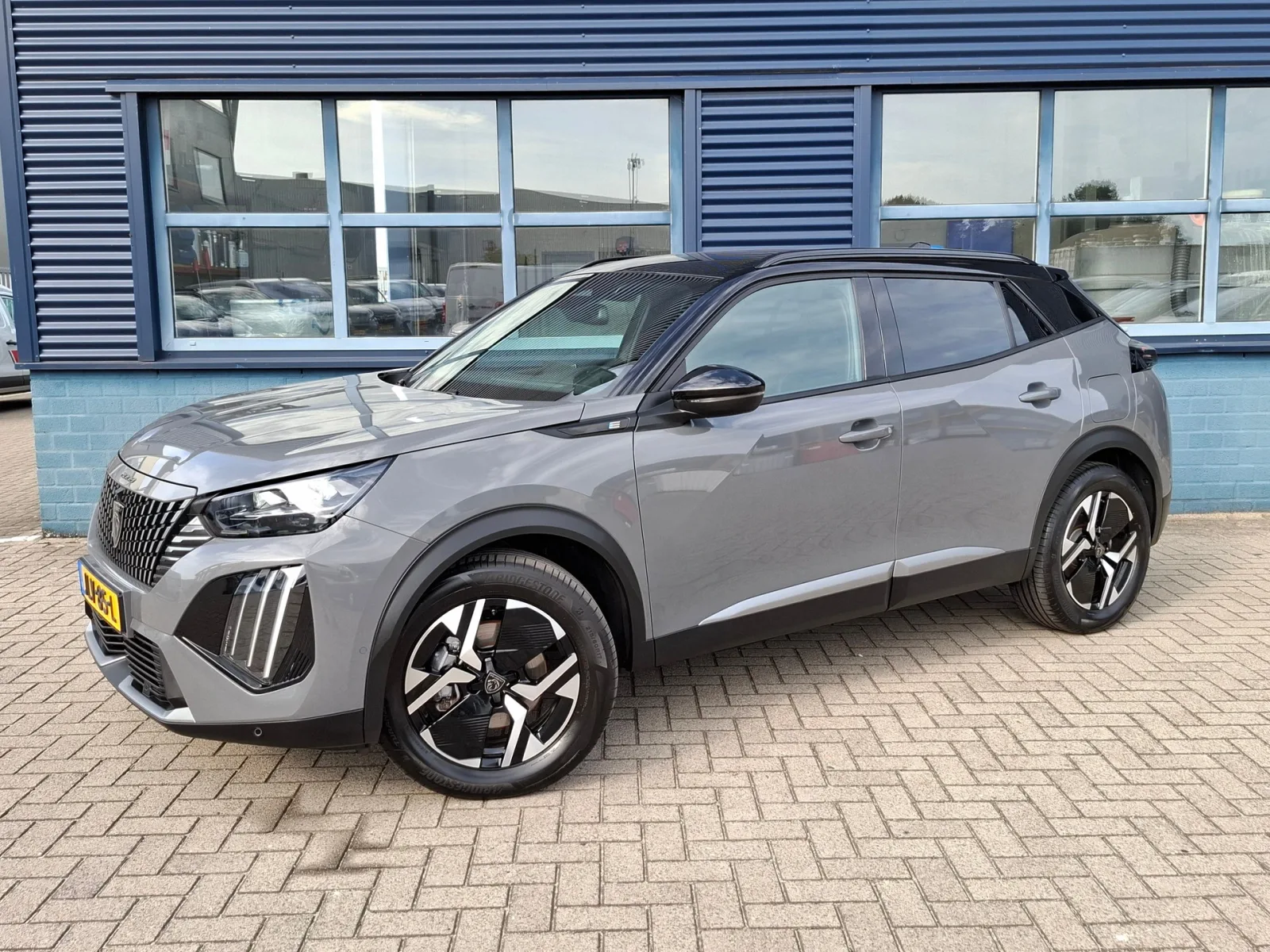 Peugeot e-2008 (2025) — foto 1