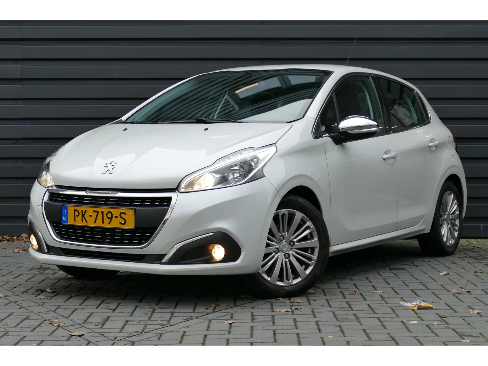 Peugeot 208 (2017) — foto 1