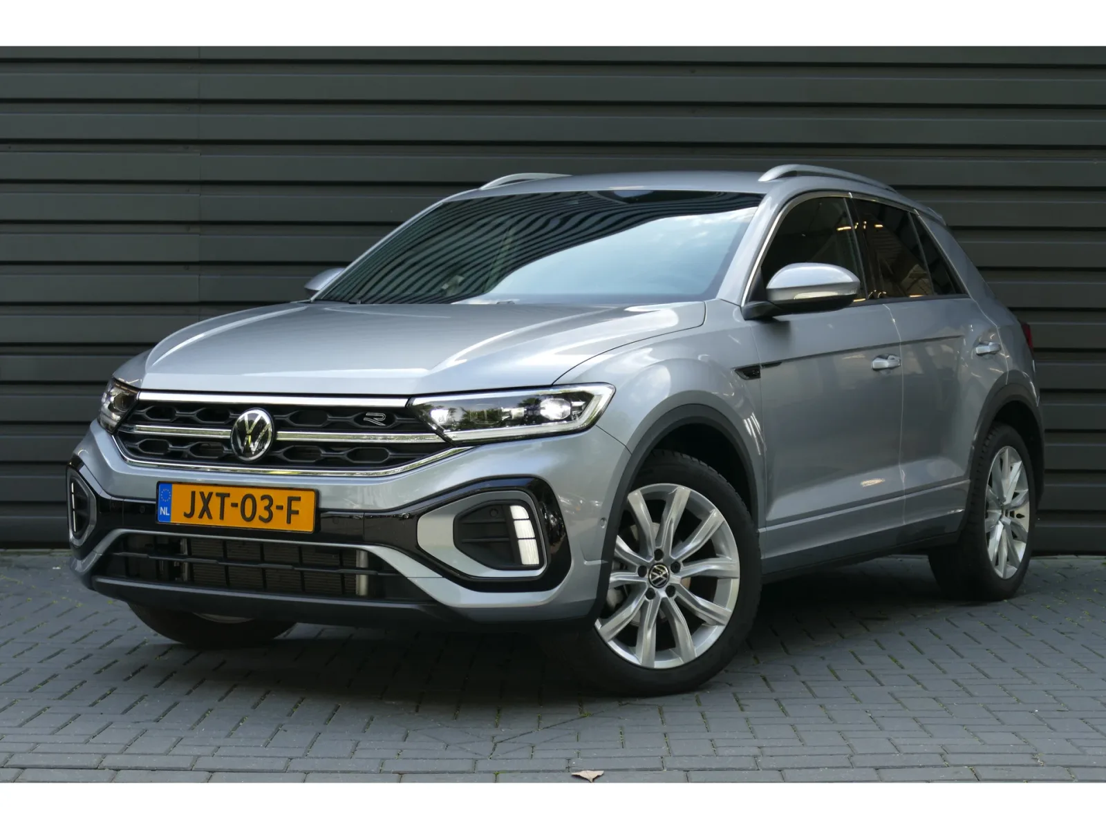 Volkswagen T-Roc (2025) — foto 1