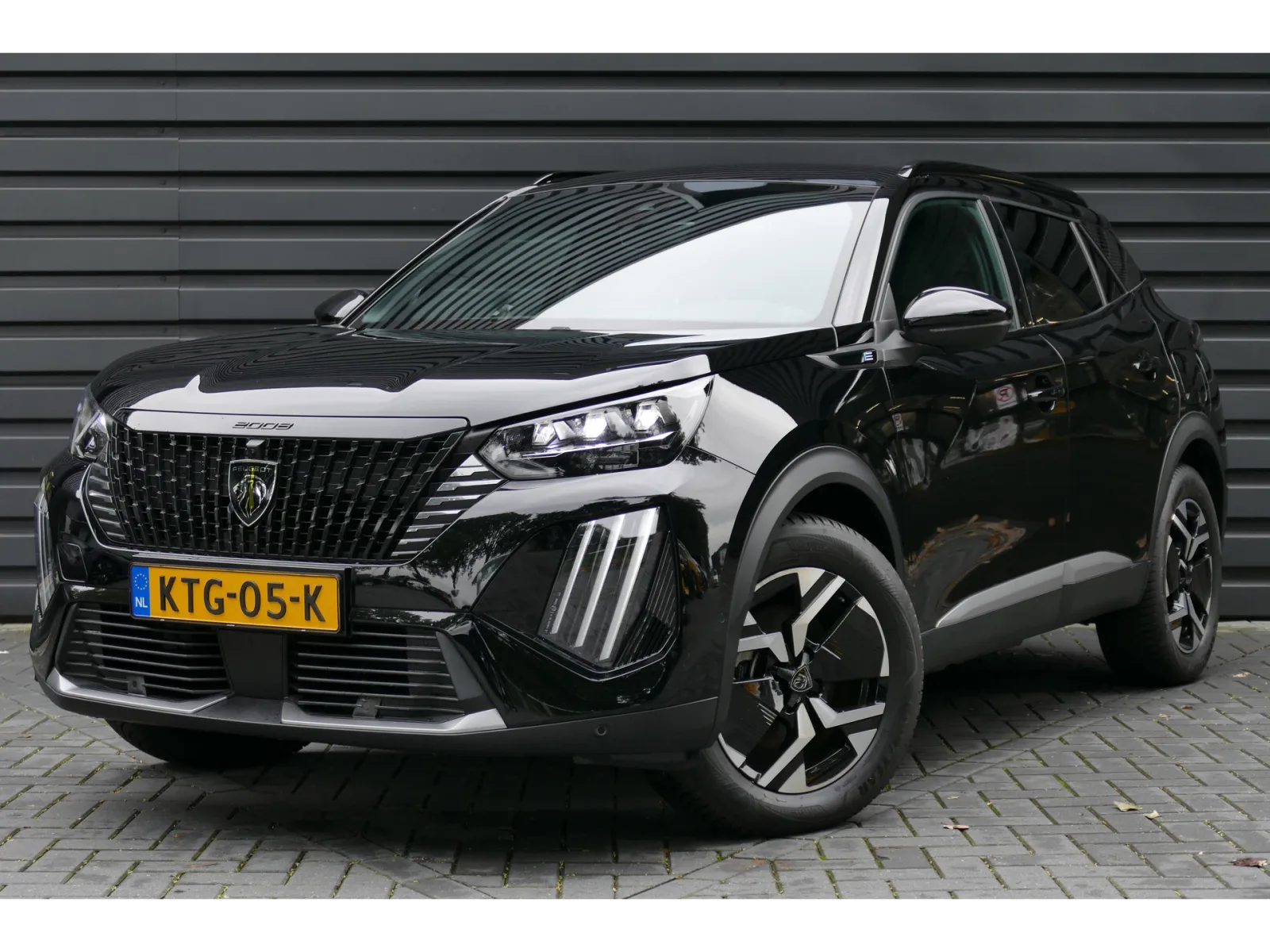 Peugeot e-2008 (2024) — foto 1