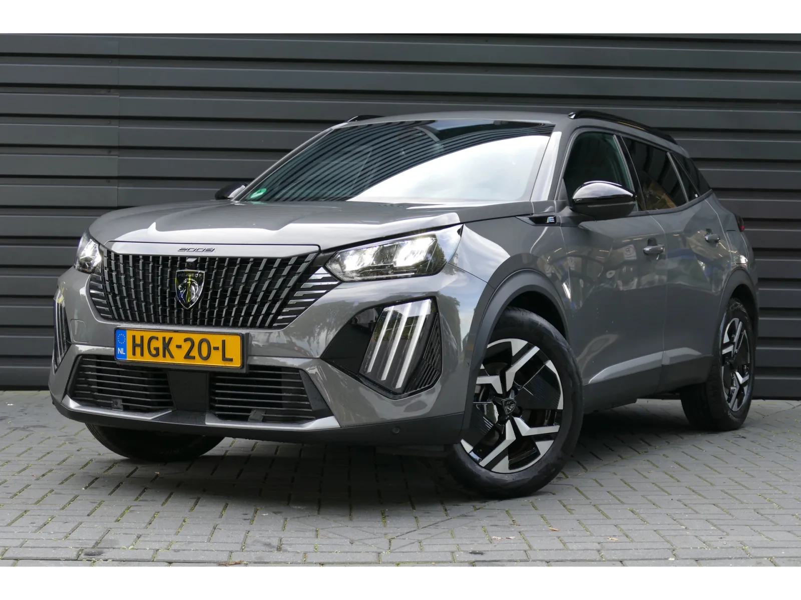 Peugeot e-2008 (2025) — foto 1