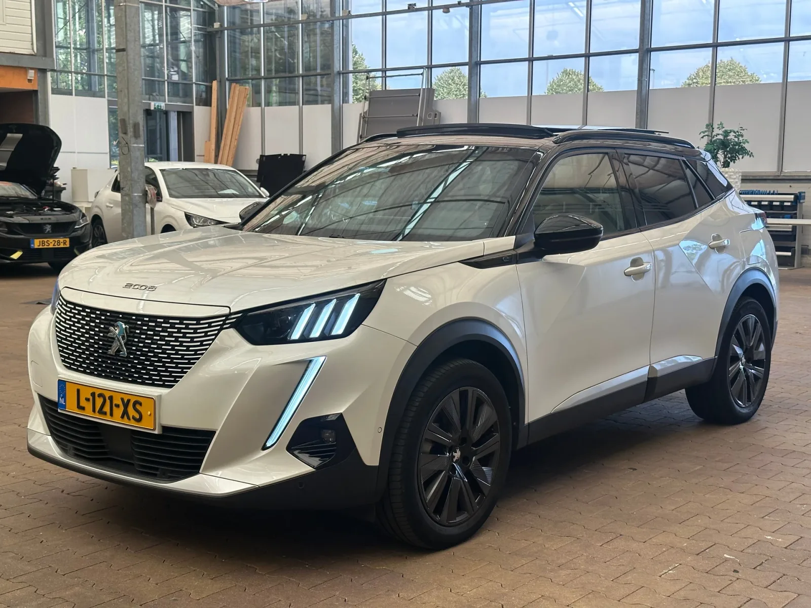 Peugeot e-2008 (2021) — foto 1