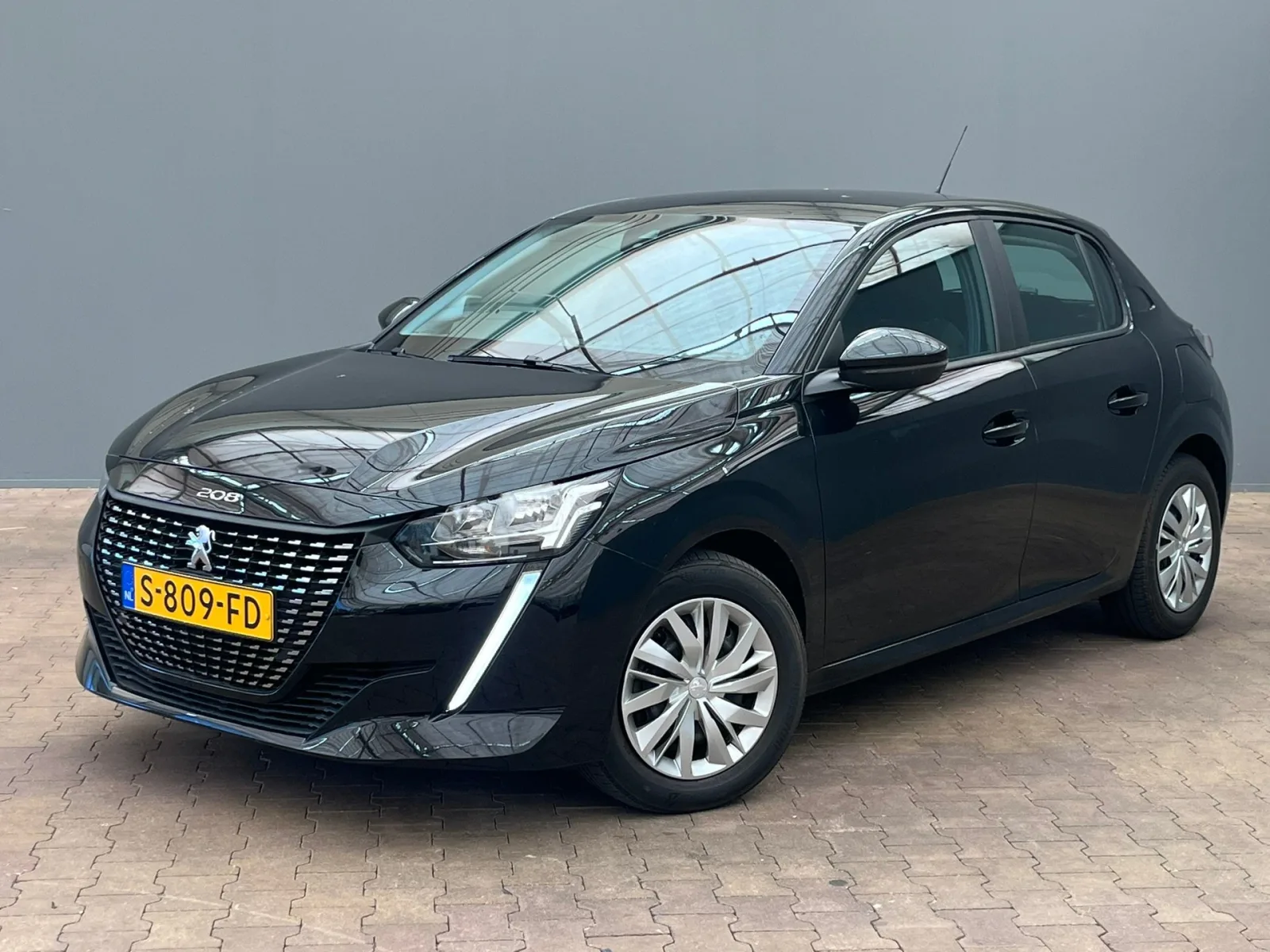 Peugeot 208 (2023) — foto 1