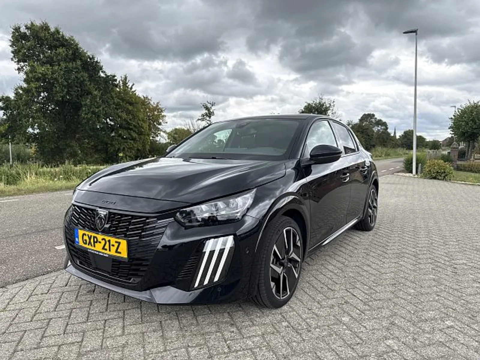 Peugeot 208 (2025) — foto 1