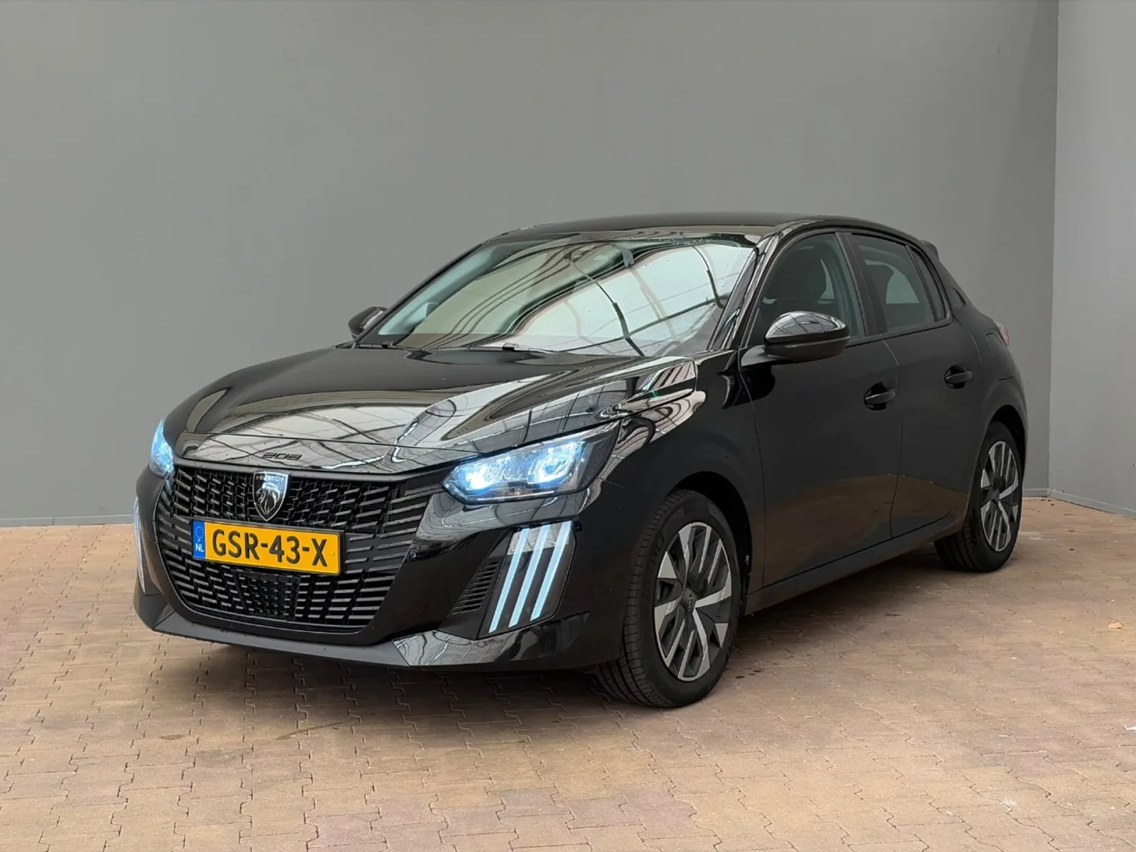 Peugeot 208 (2024) — foto 1