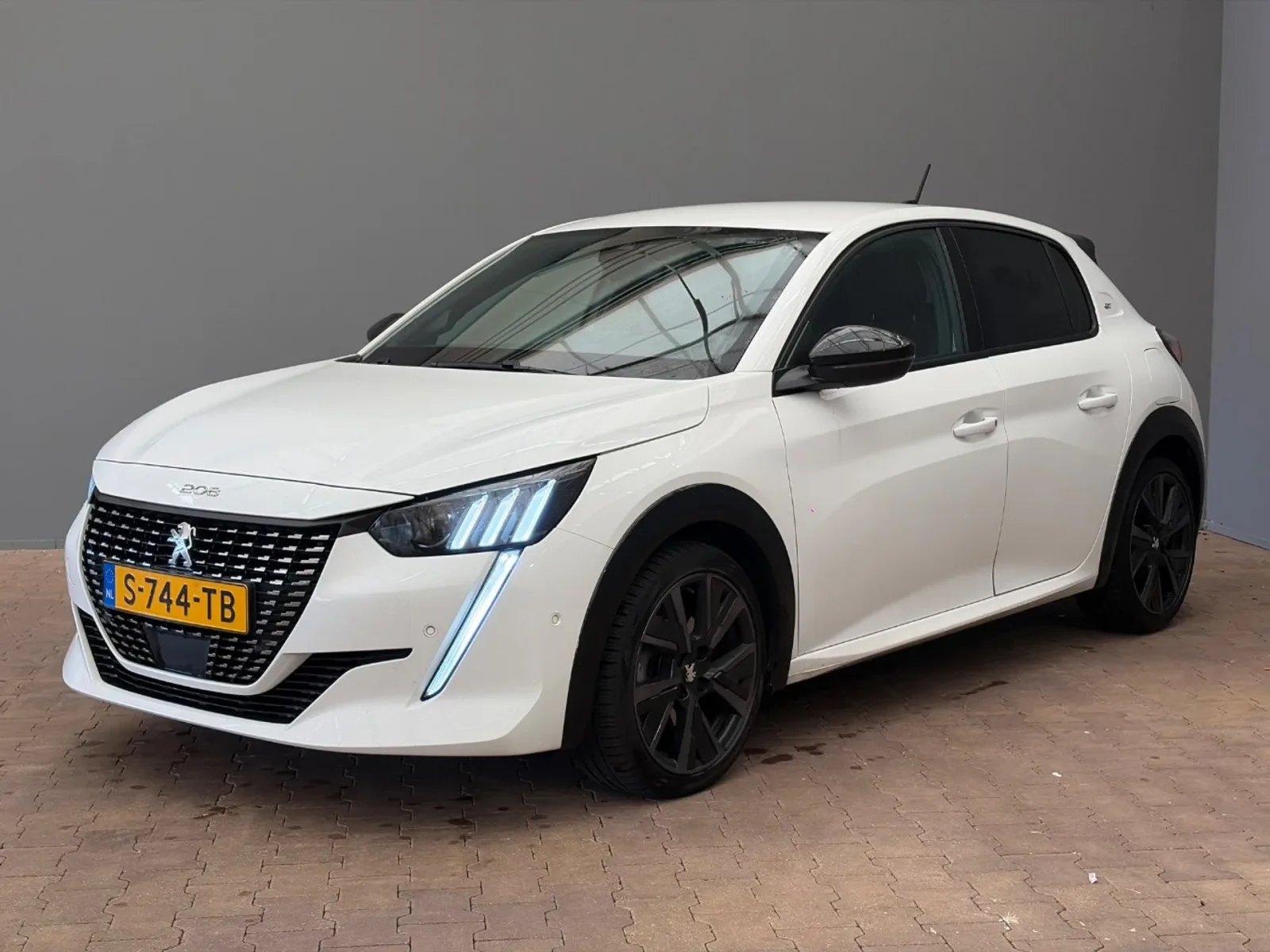 Peugeot 208 (2023) — foto 1