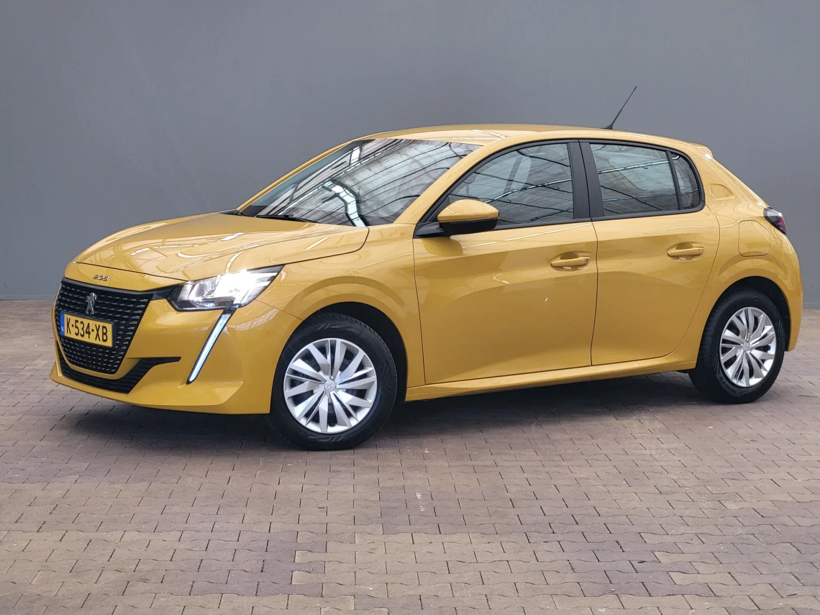 Peugeot 208 (2021) — foto 1