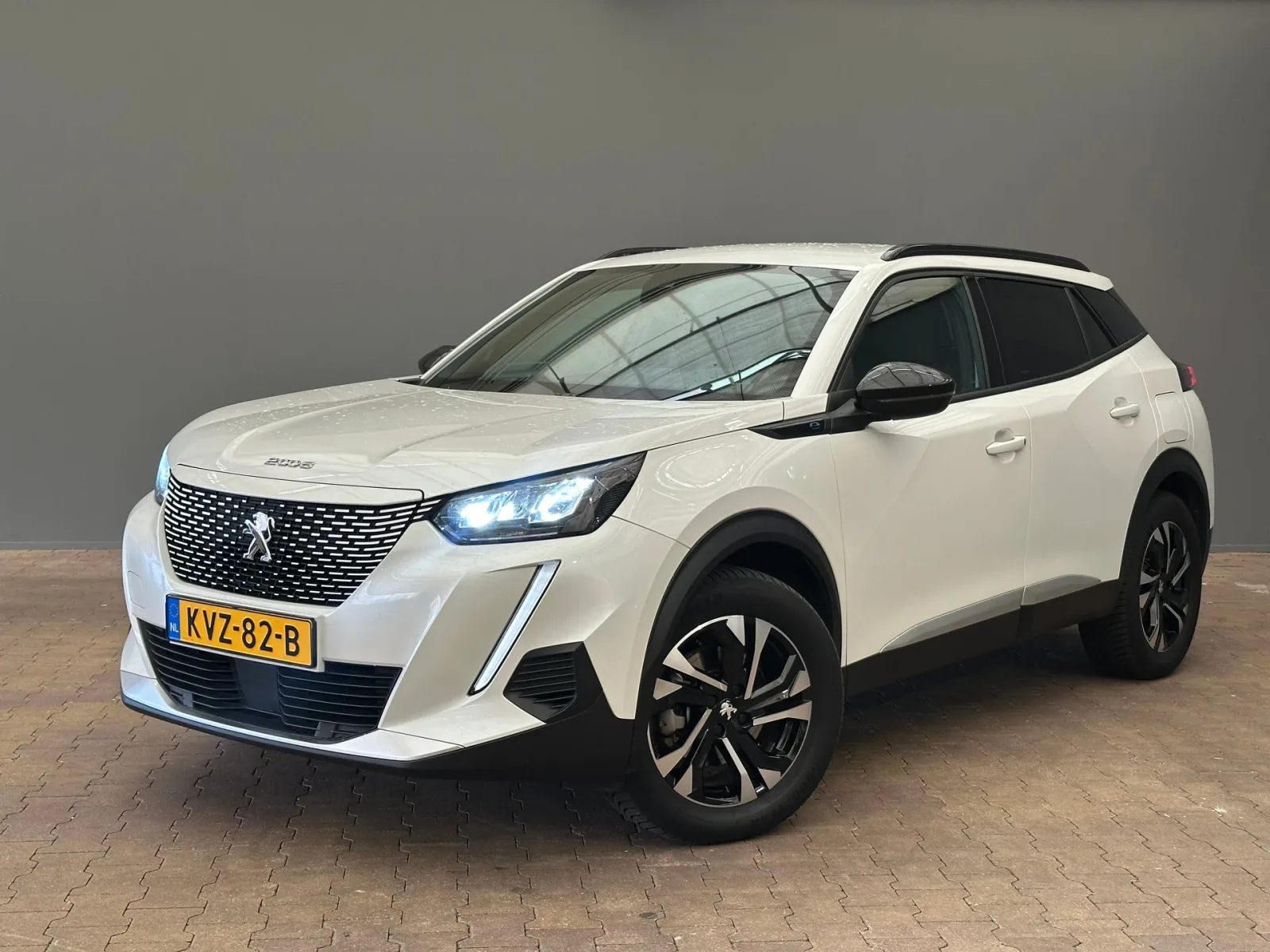 Peugeot e-2008 (2023) — foto 1