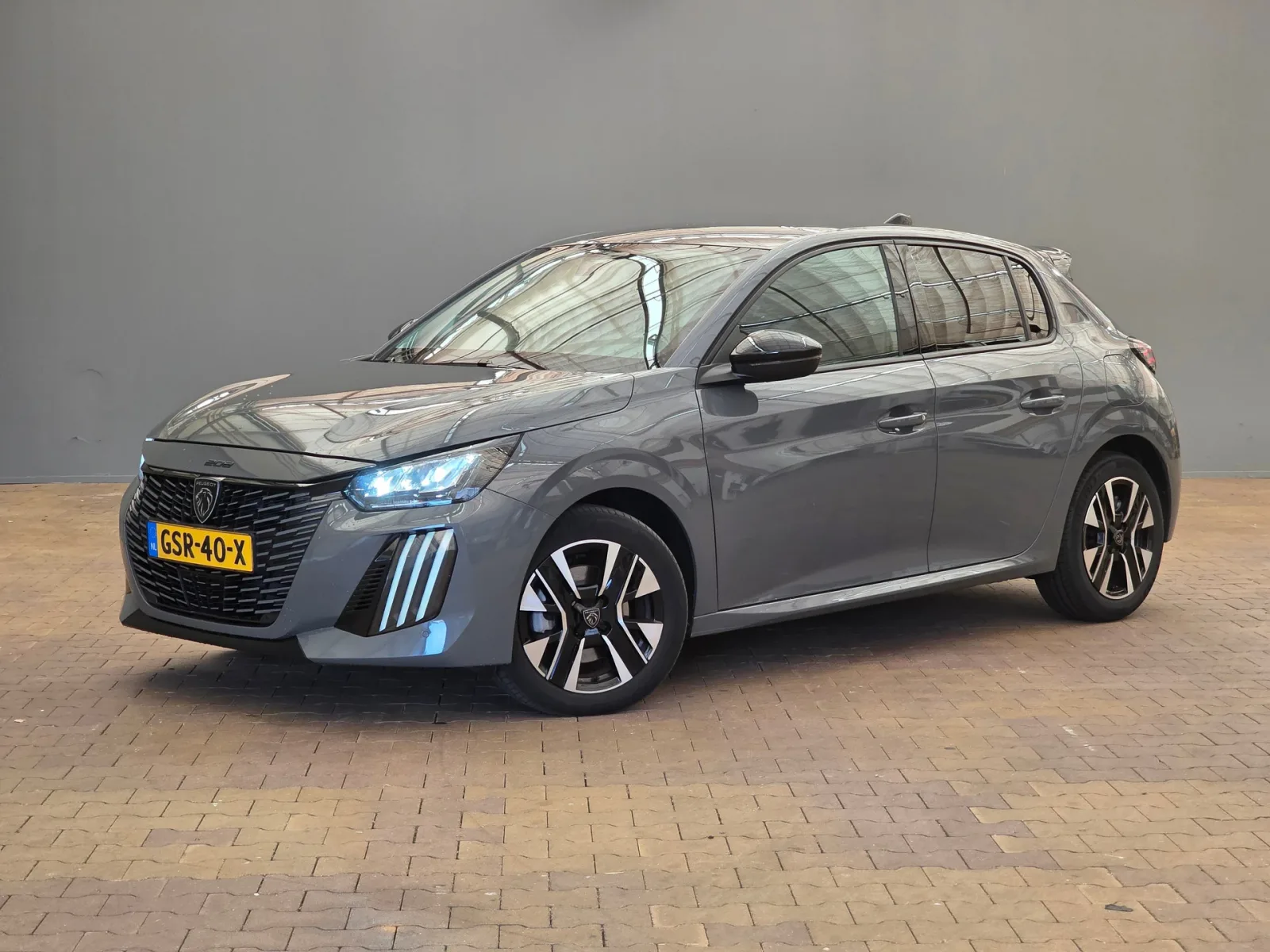 Peugeot 208 (2024) — foto 1