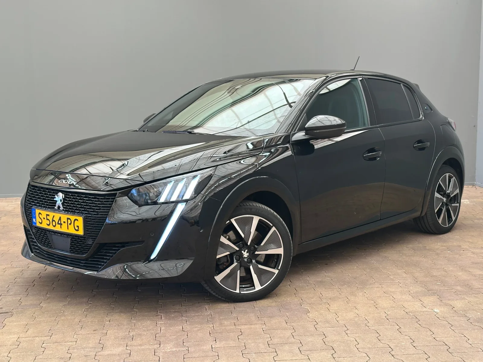 Peugeot e-208 (2023) — foto 1