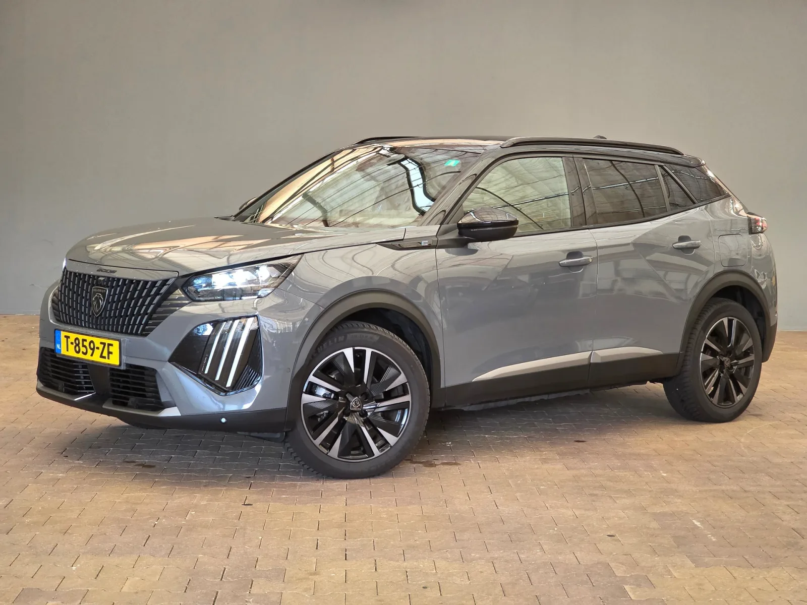 Peugeot e-2008 (2023) — foto 1