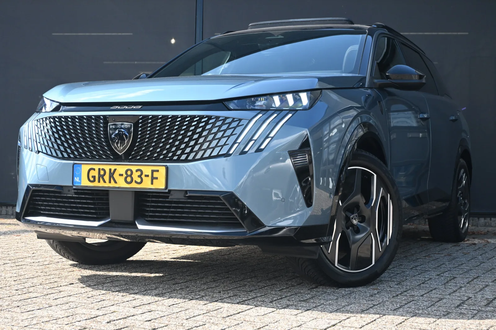 Peugeot E-5008 (2024) — foto 1