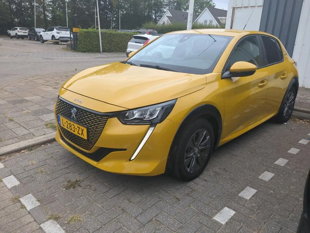 Peugeot e-208 (2021) — foto 1