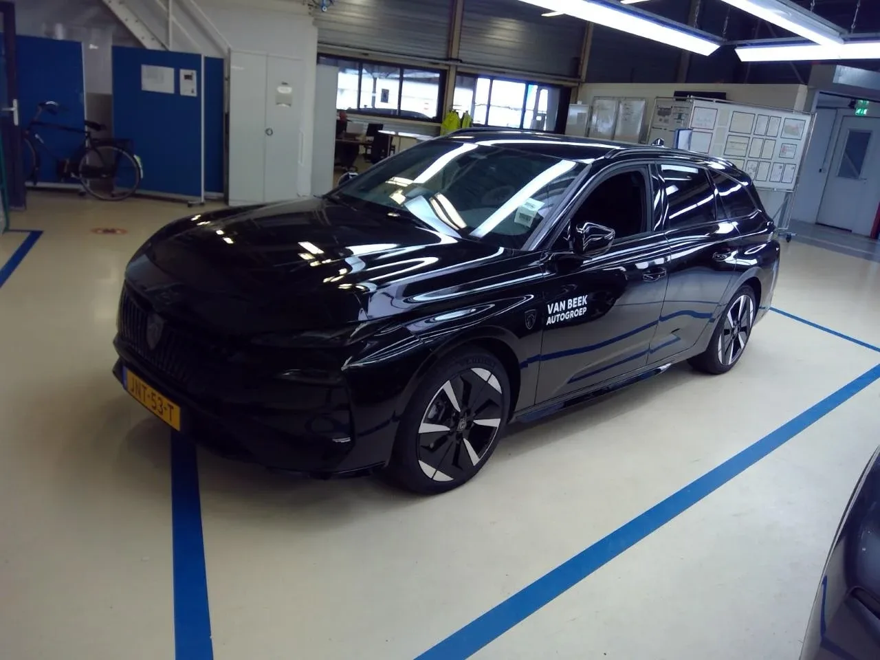Peugeot e-308 (2025) — foto 1
