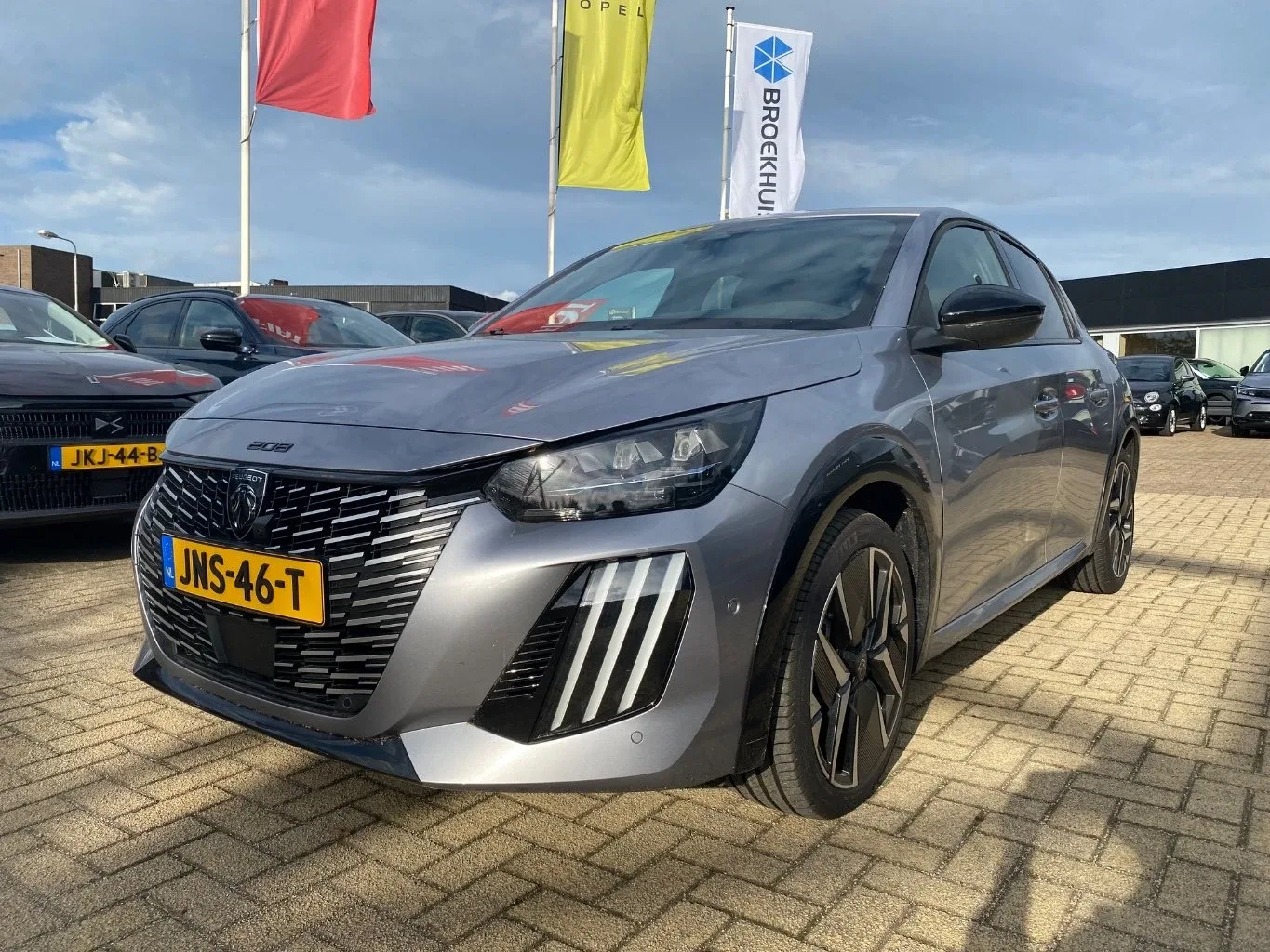 Peugeot 208 (2025) — foto 1