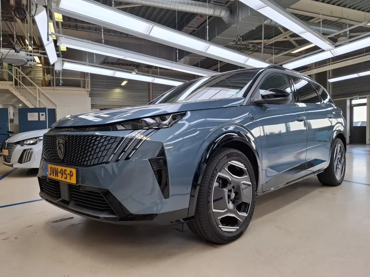 Peugeot E-5008 (2026) — foto 1