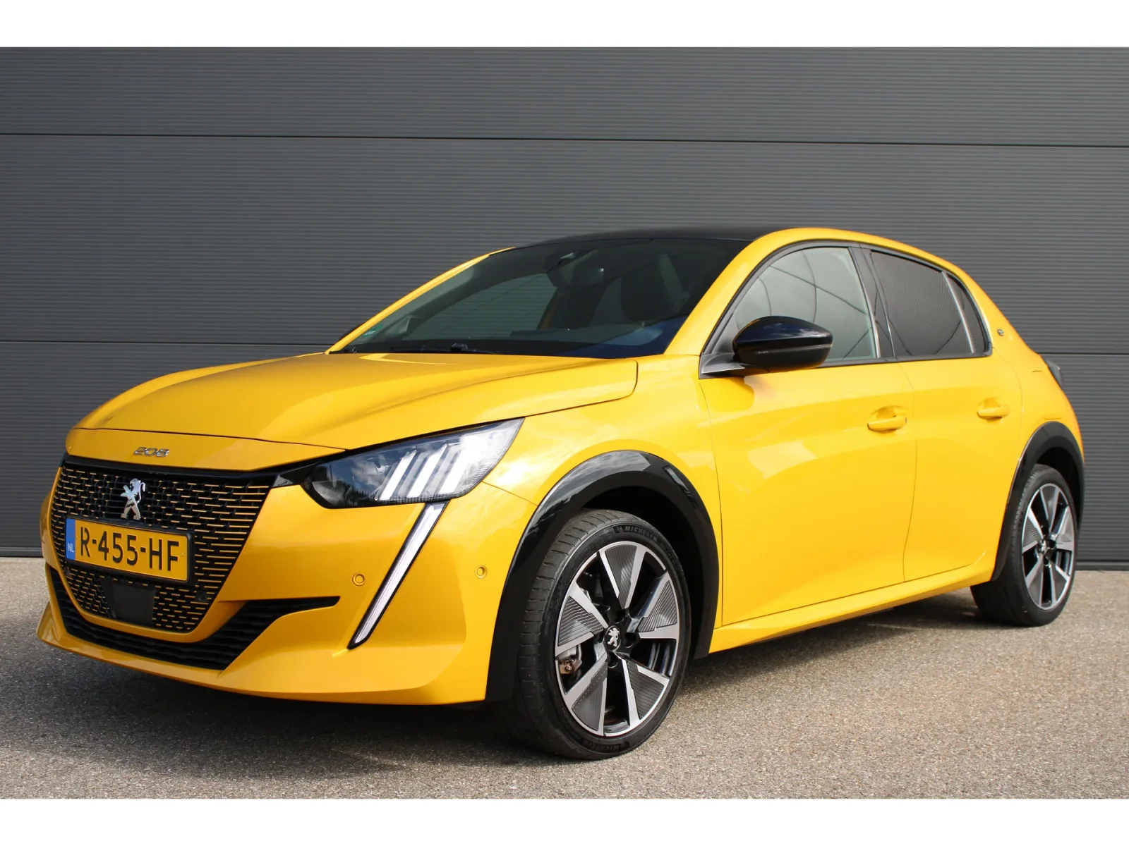 Peugeot e-208 (2022) — foto 1