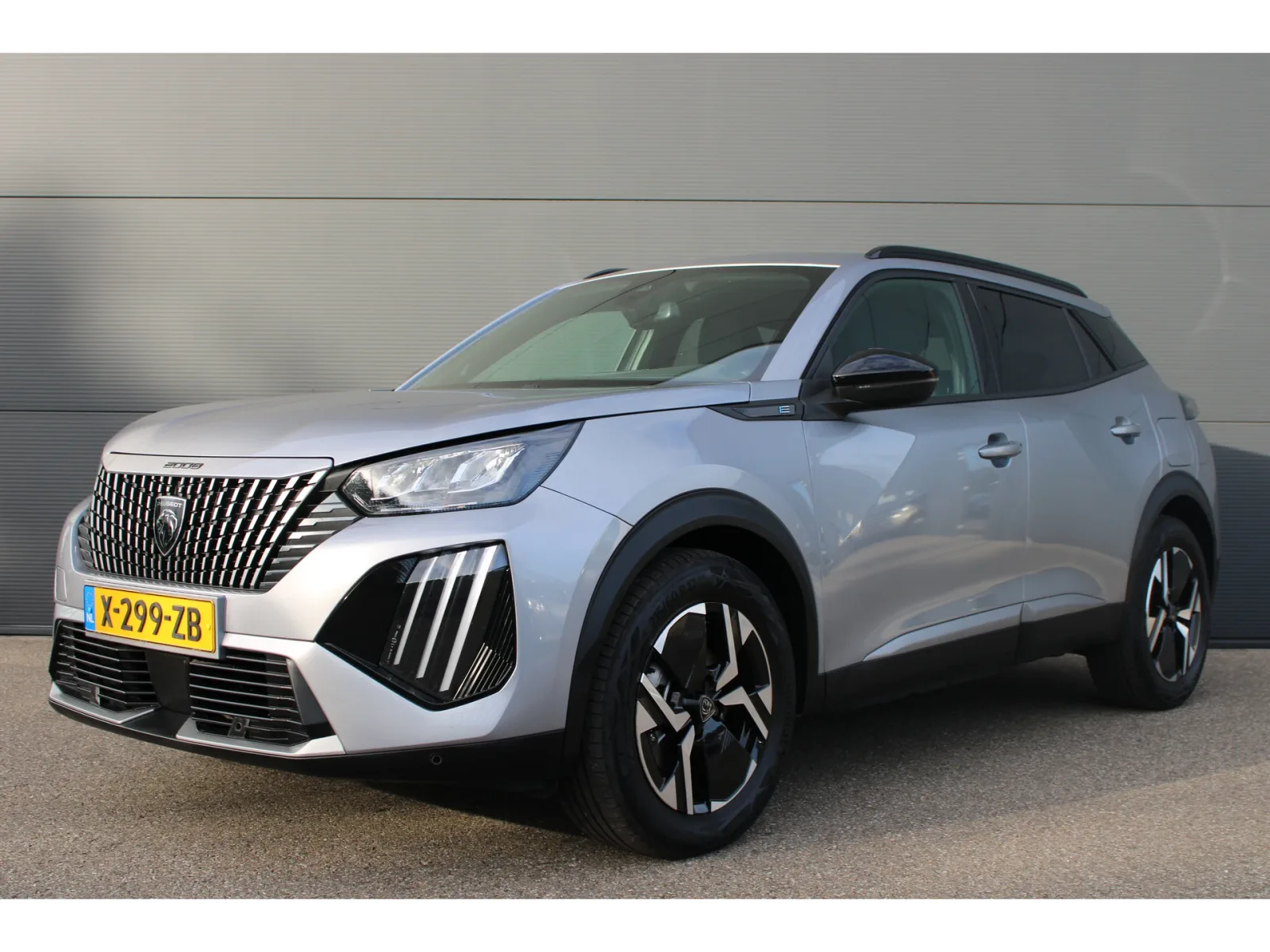 Peugeot e-2008 (2024) — foto 1
