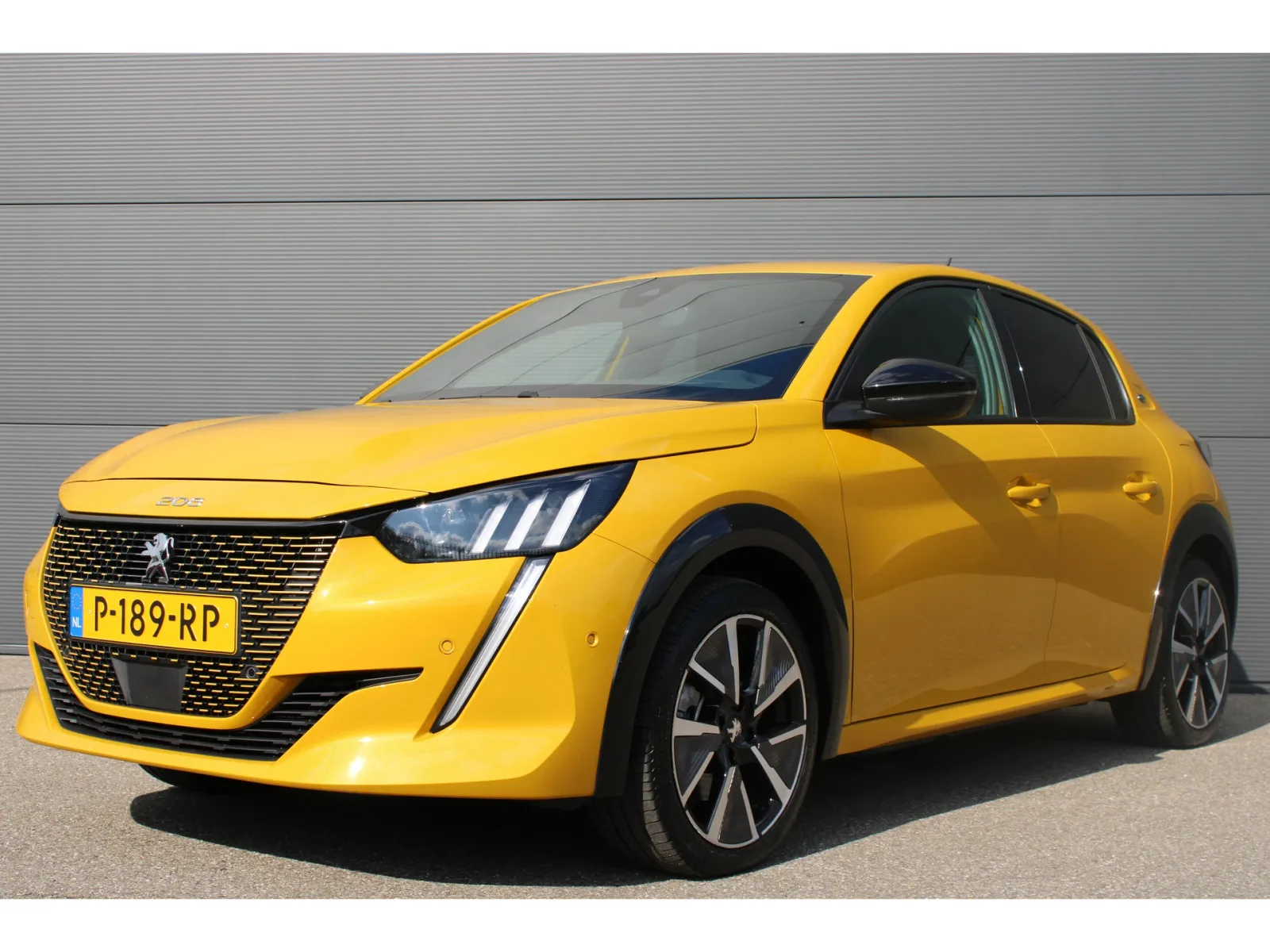 Peugeot e-208 (2022) — foto 1