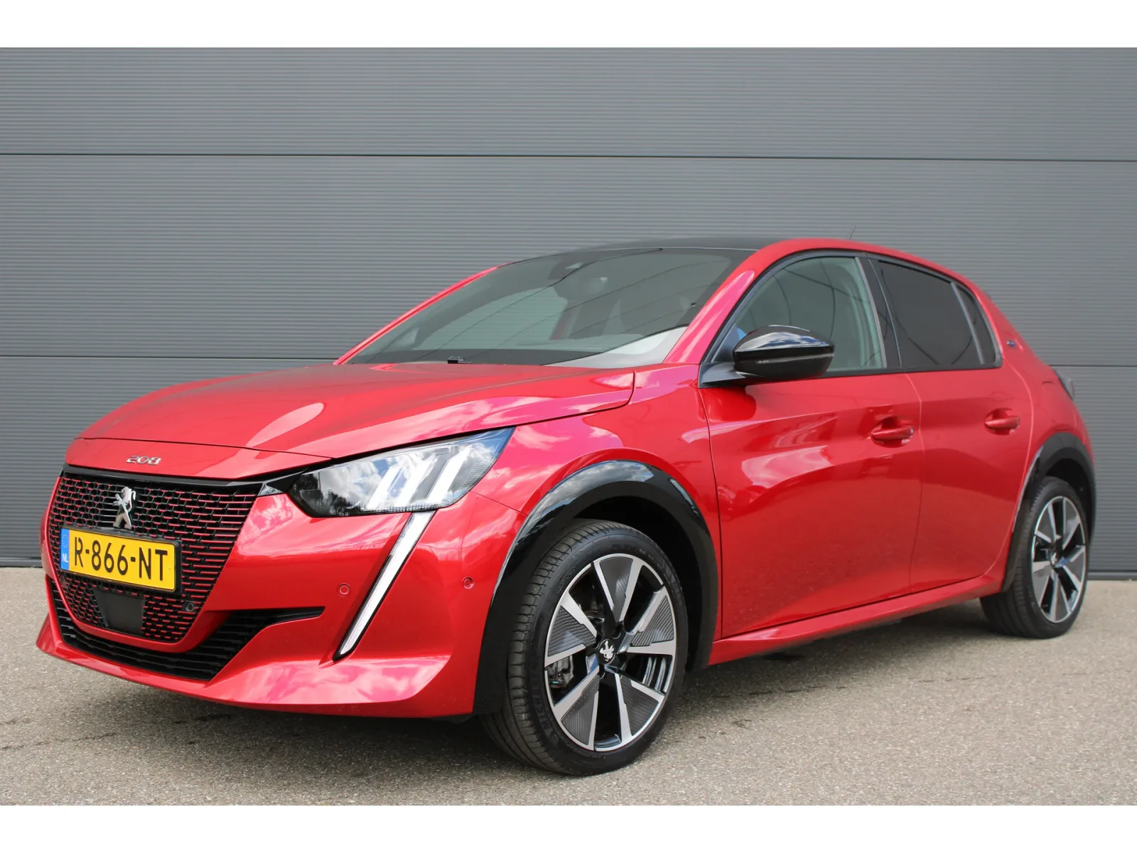 Peugeot e-208 (2022) — foto 1
