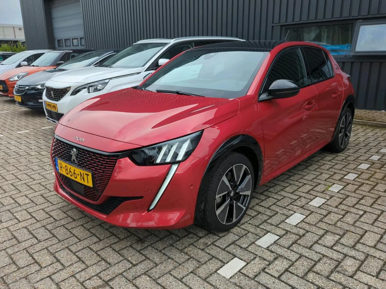 Peugeot e-208 (2022) — foto 1