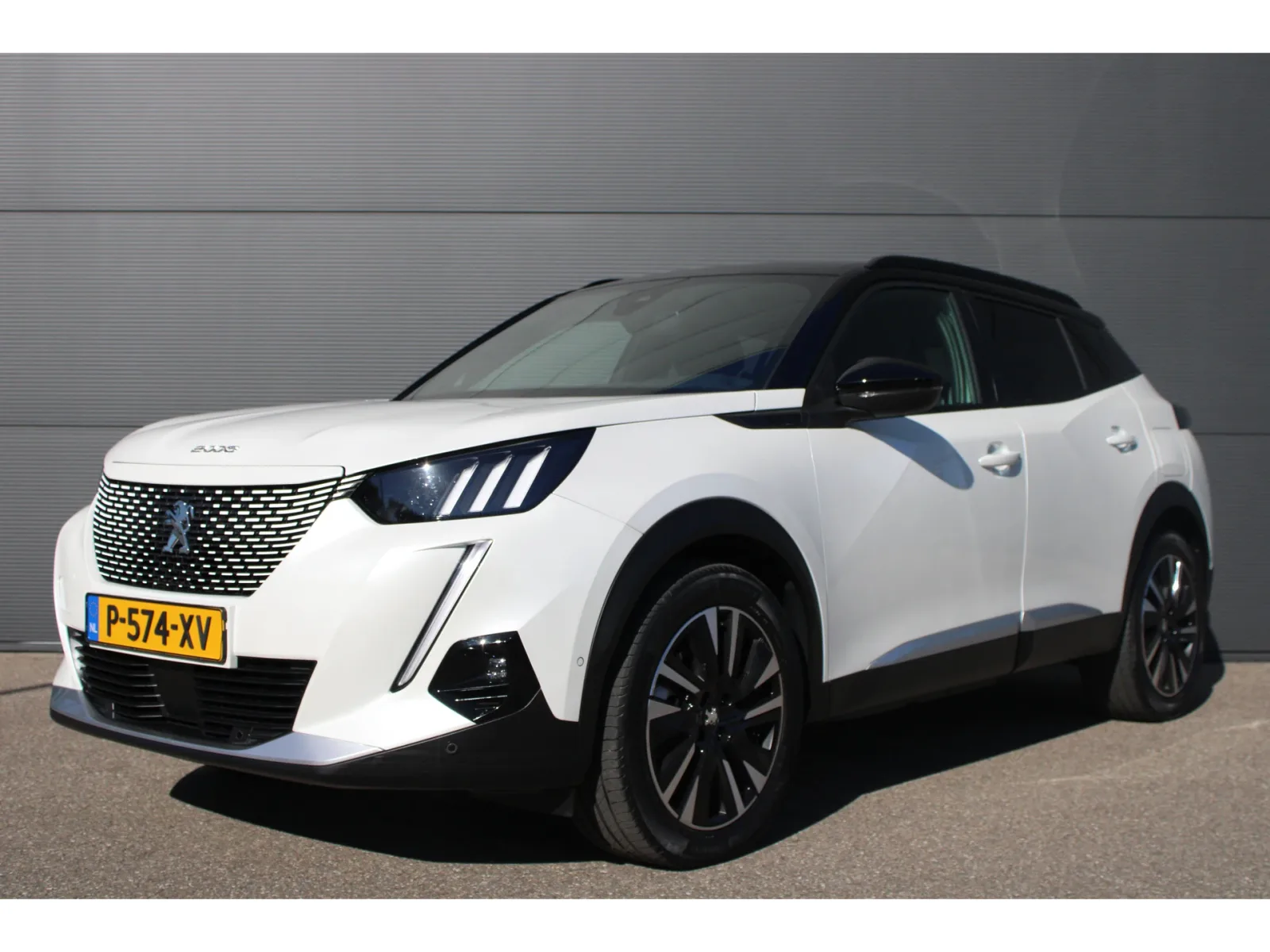 Peugeot e-2008 (2022) — foto 1
