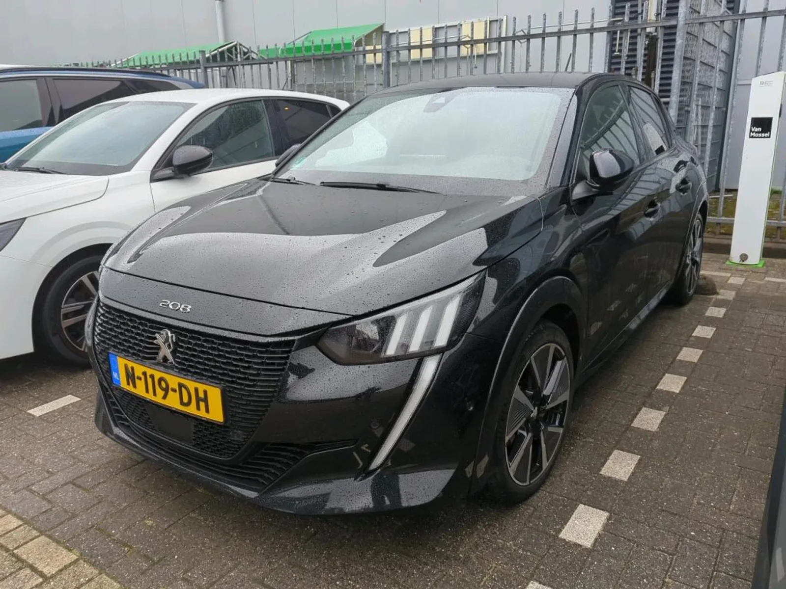 Peugeot e-208 (2021) — foto 1