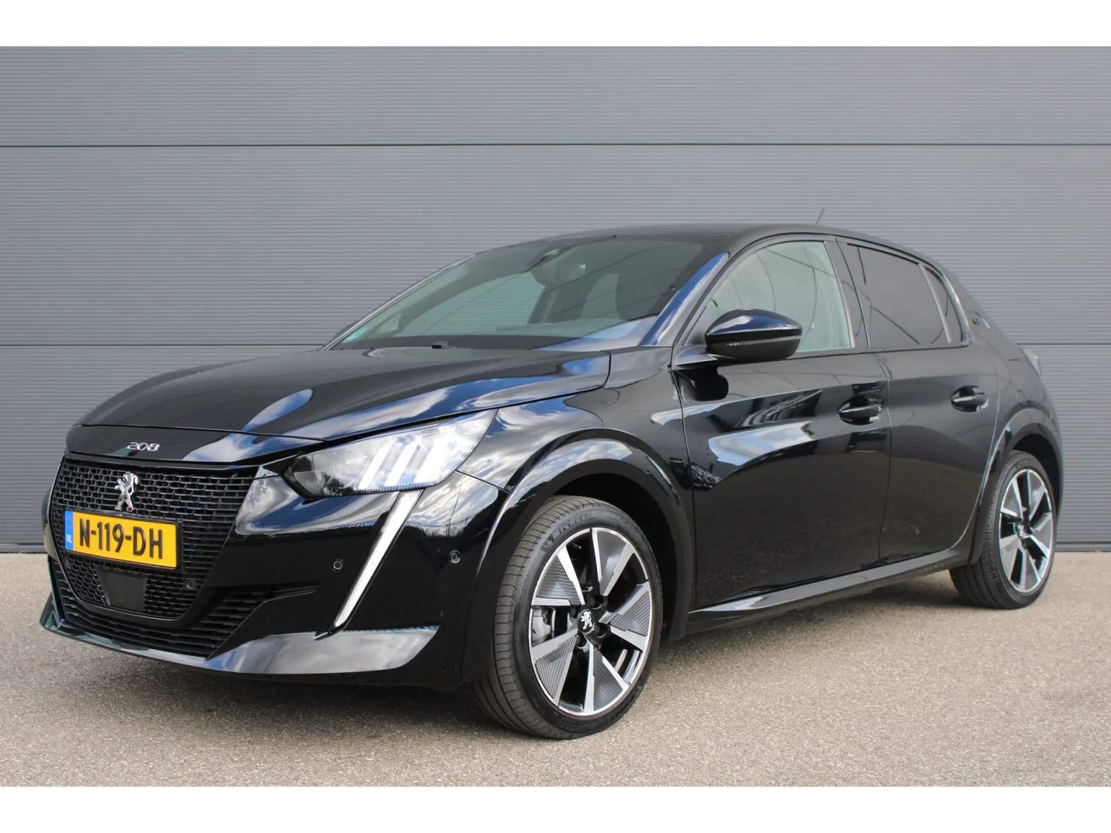 Peugeot e-208 (2021) — foto 1