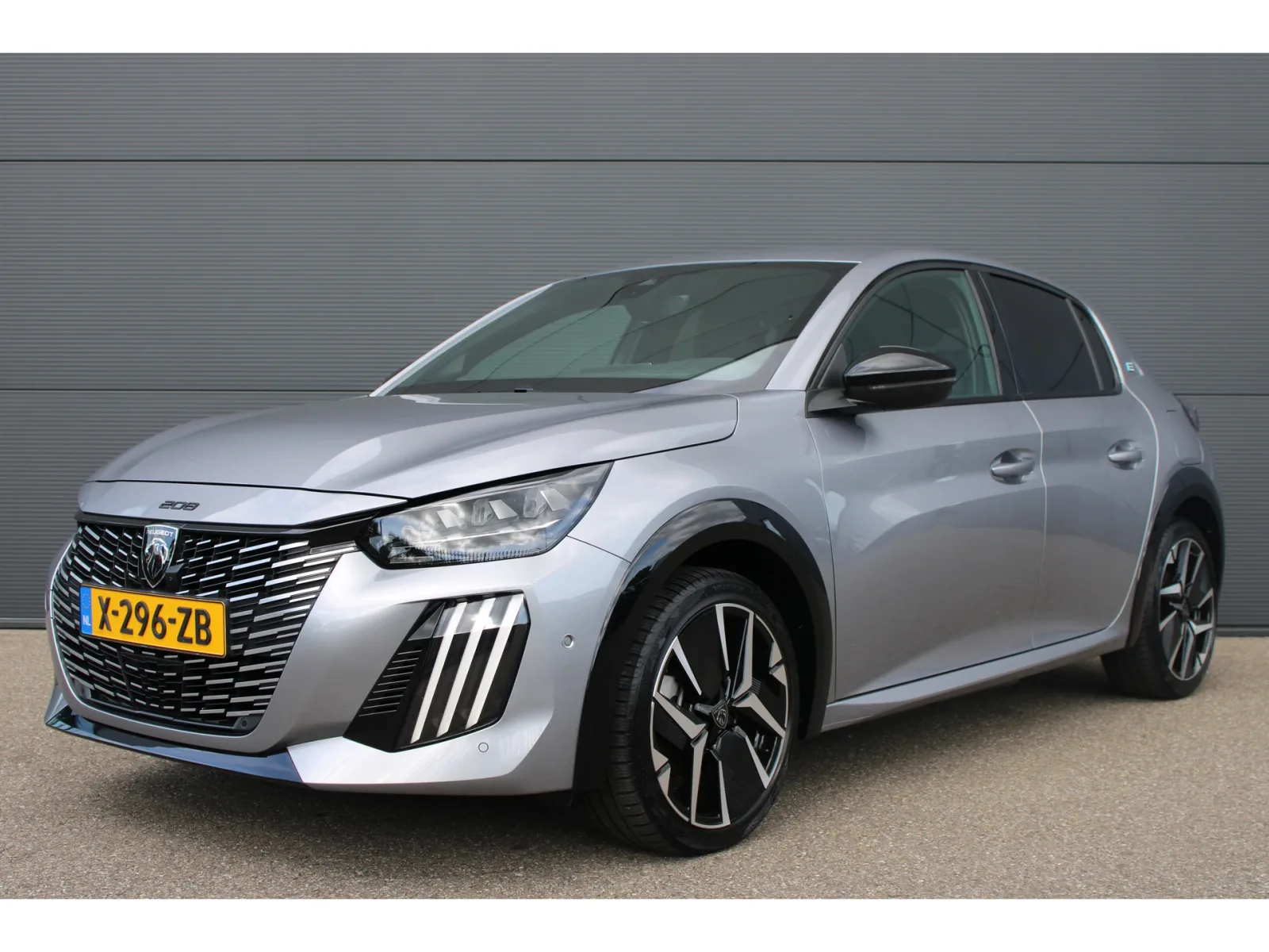 Peugeot e-208 (2024) — foto 1