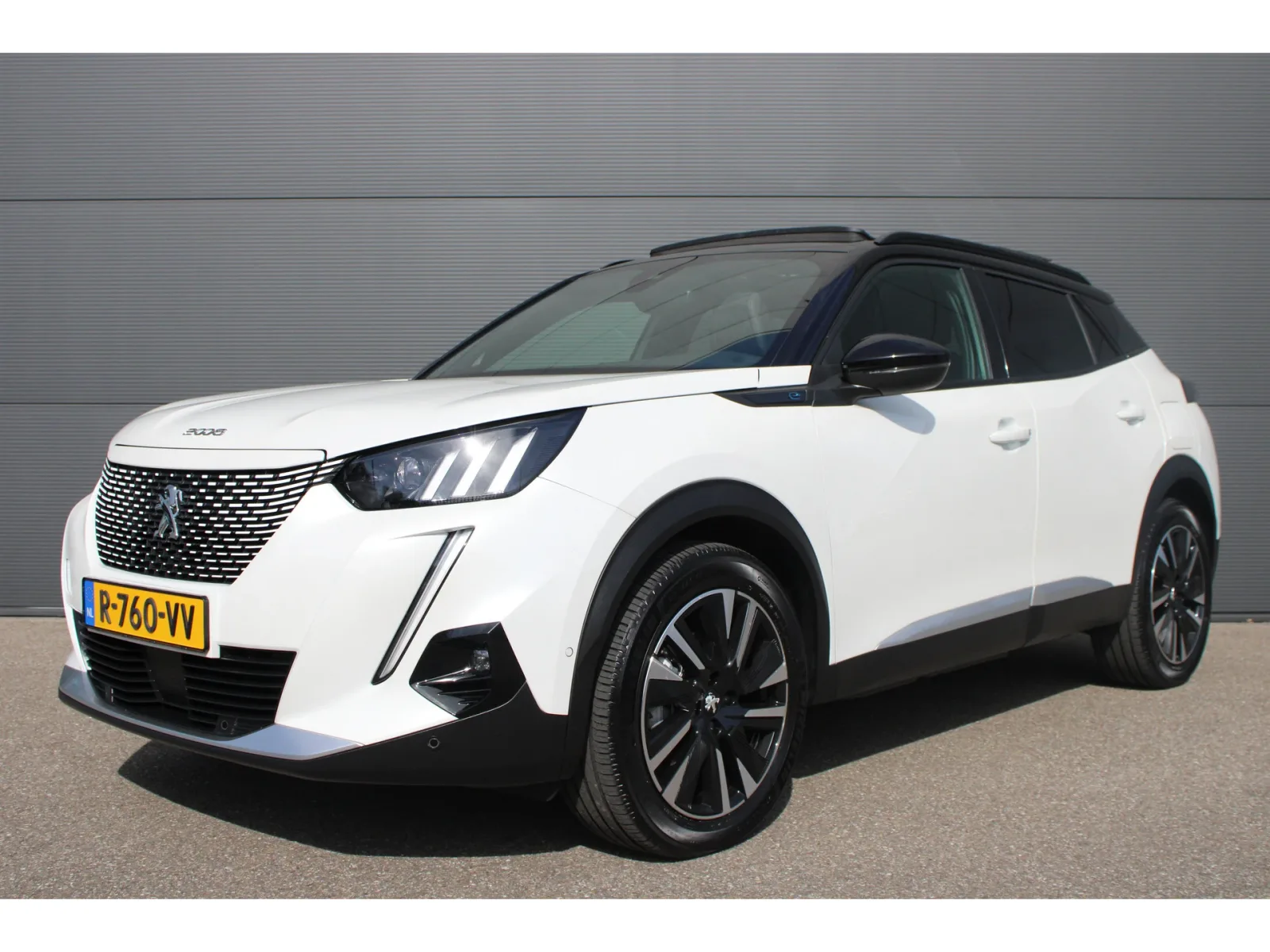 Peugeot e-2008 (2023) — foto 1