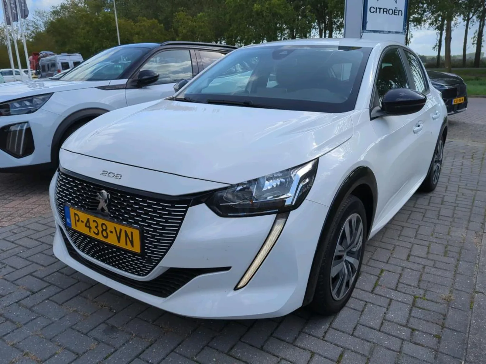 Peugeot e-208 (2022) — foto 1