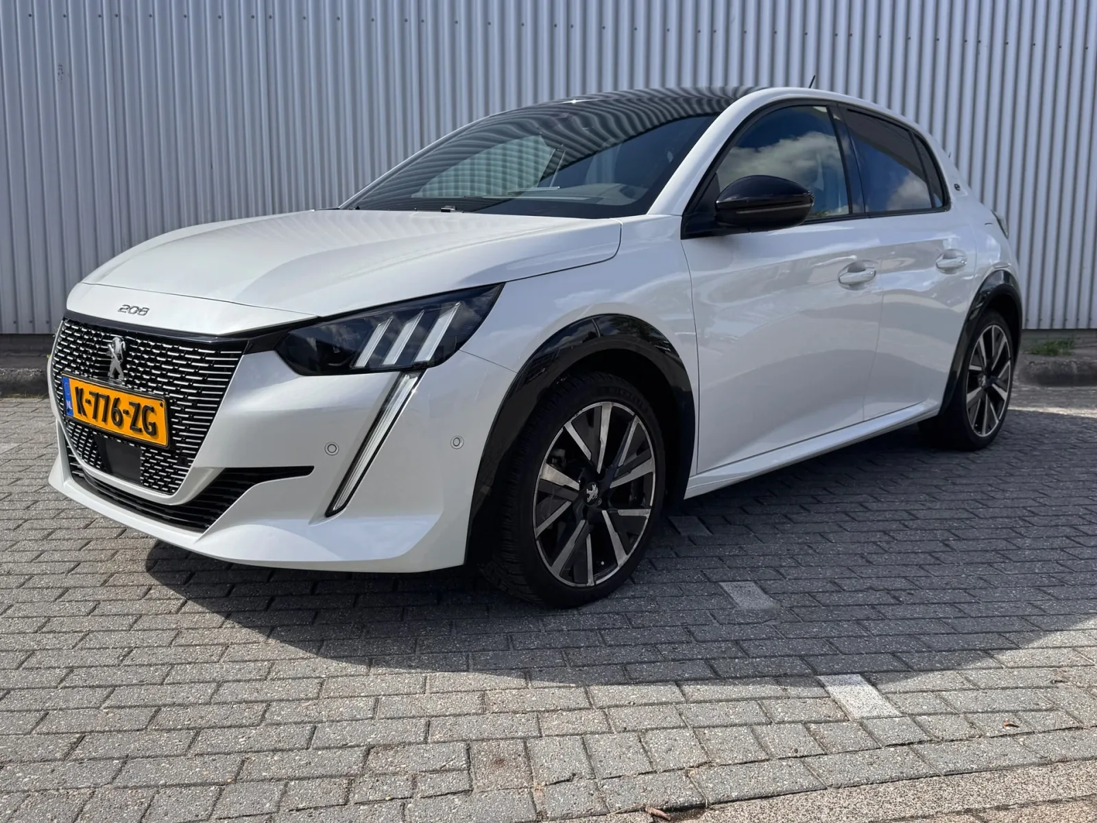 Peugeot e-208 (2021) — foto 1