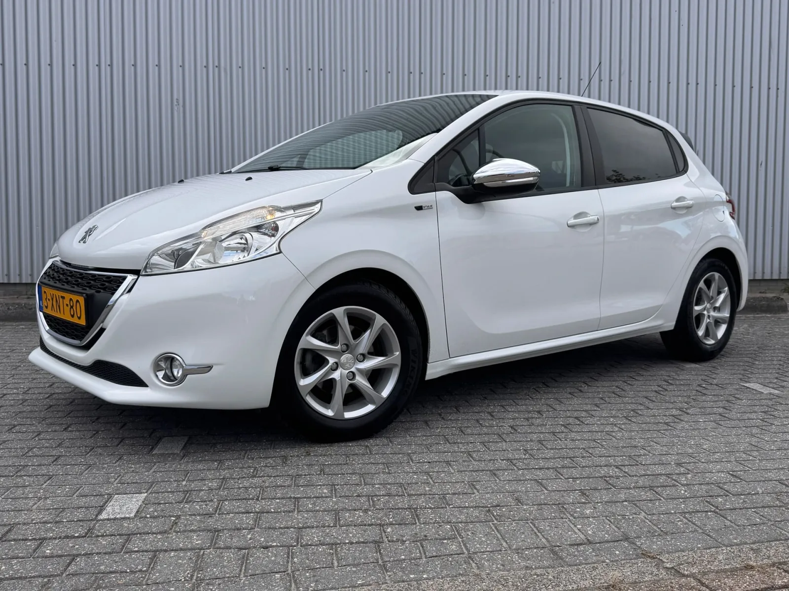 Peugeot 208 (2014) — foto 1