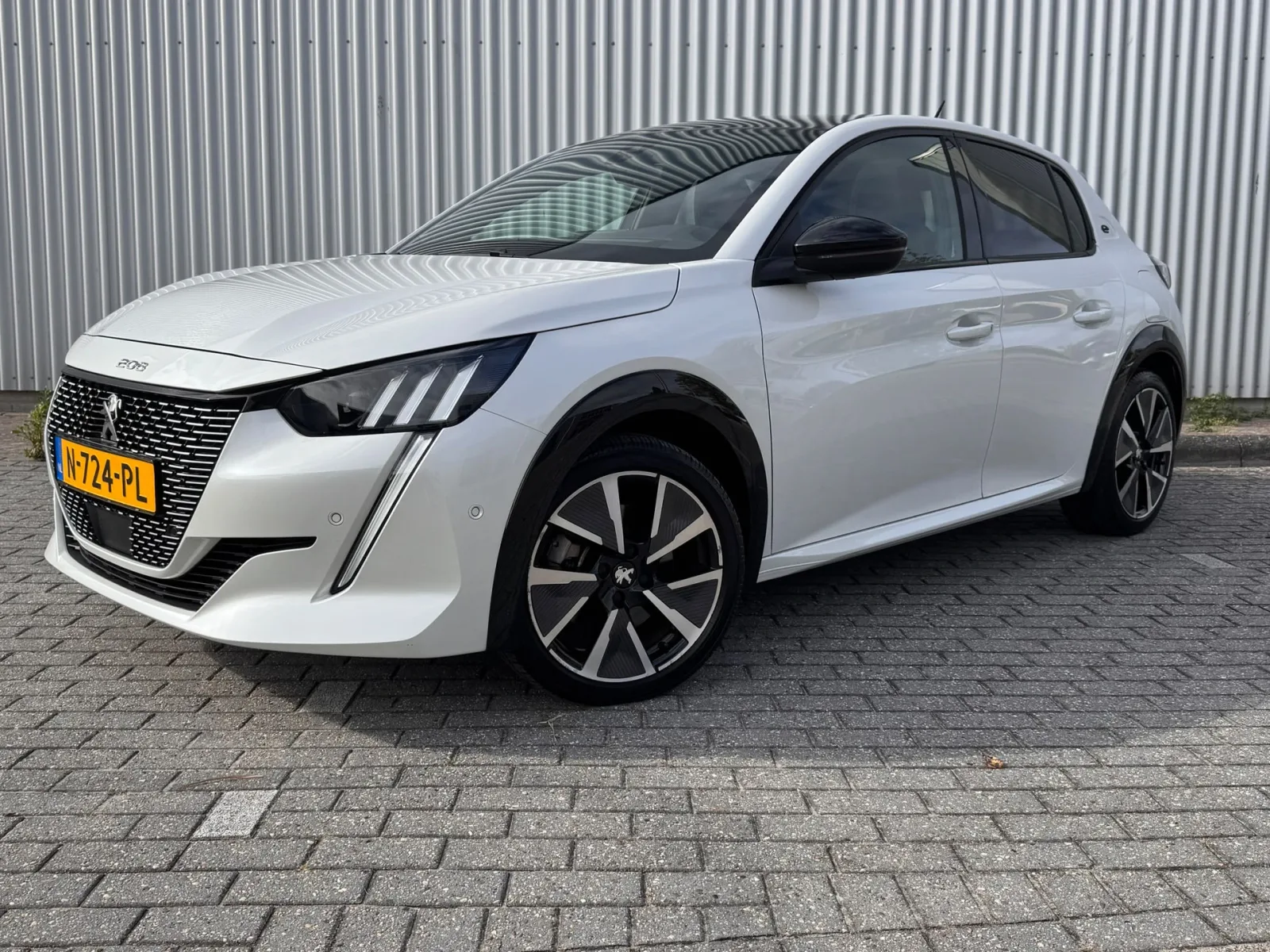 Peugeot e-208 (2021) — foto 1