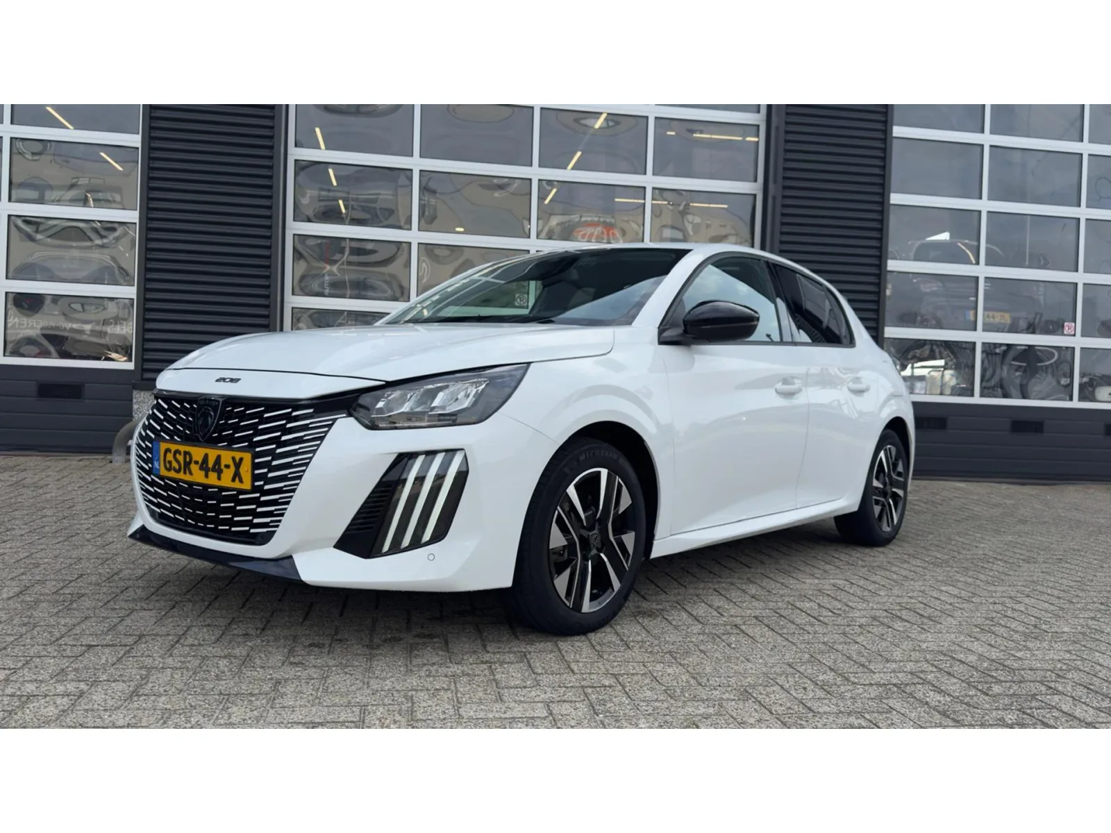 Peugeot 208 (2024) — foto 1