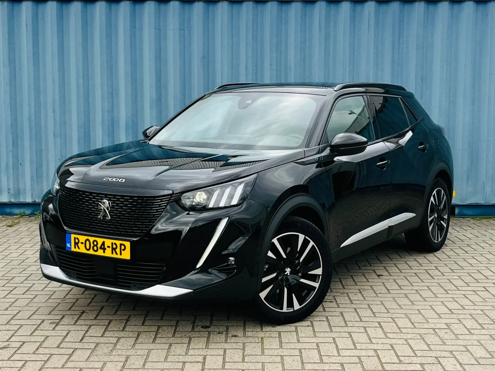 Peugeot e-2008 (2022) — foto 1