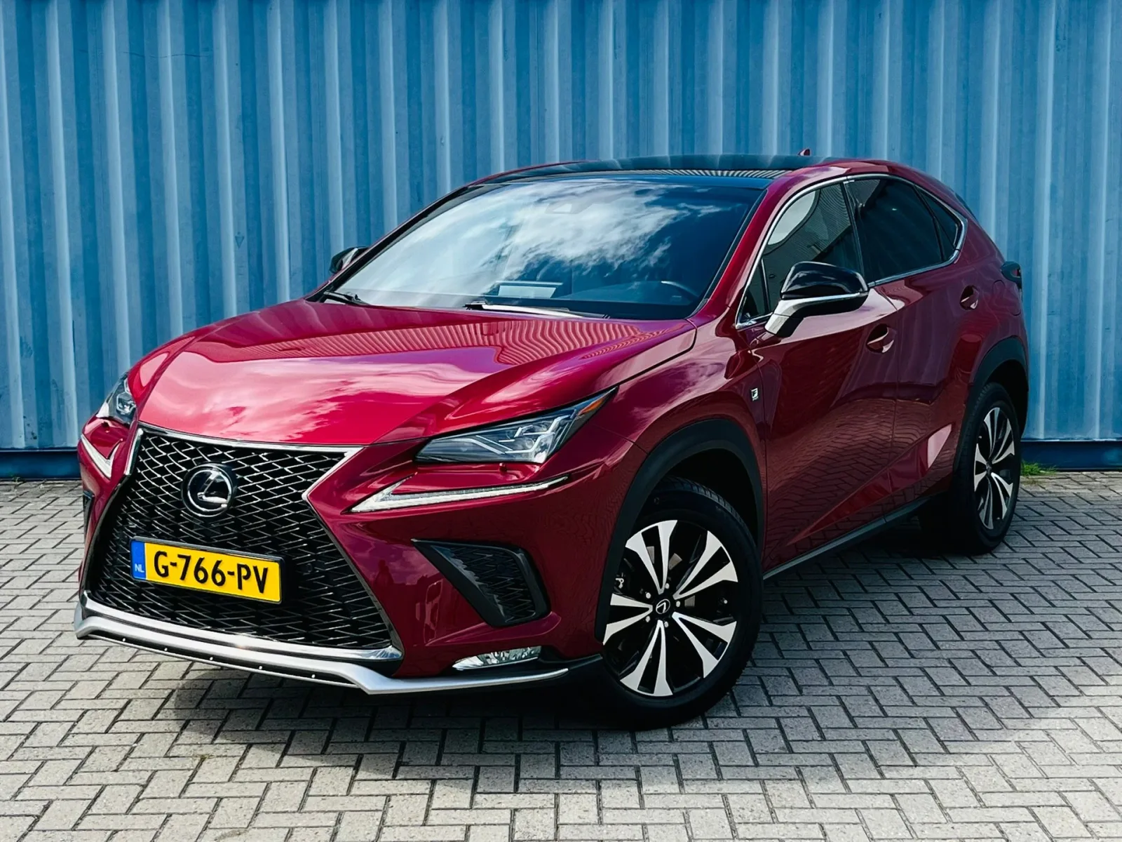 Lexus NX (2018) — foto 1