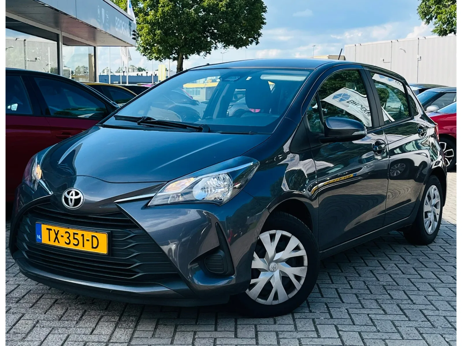 Toyota Yaris (2018) — foto 1