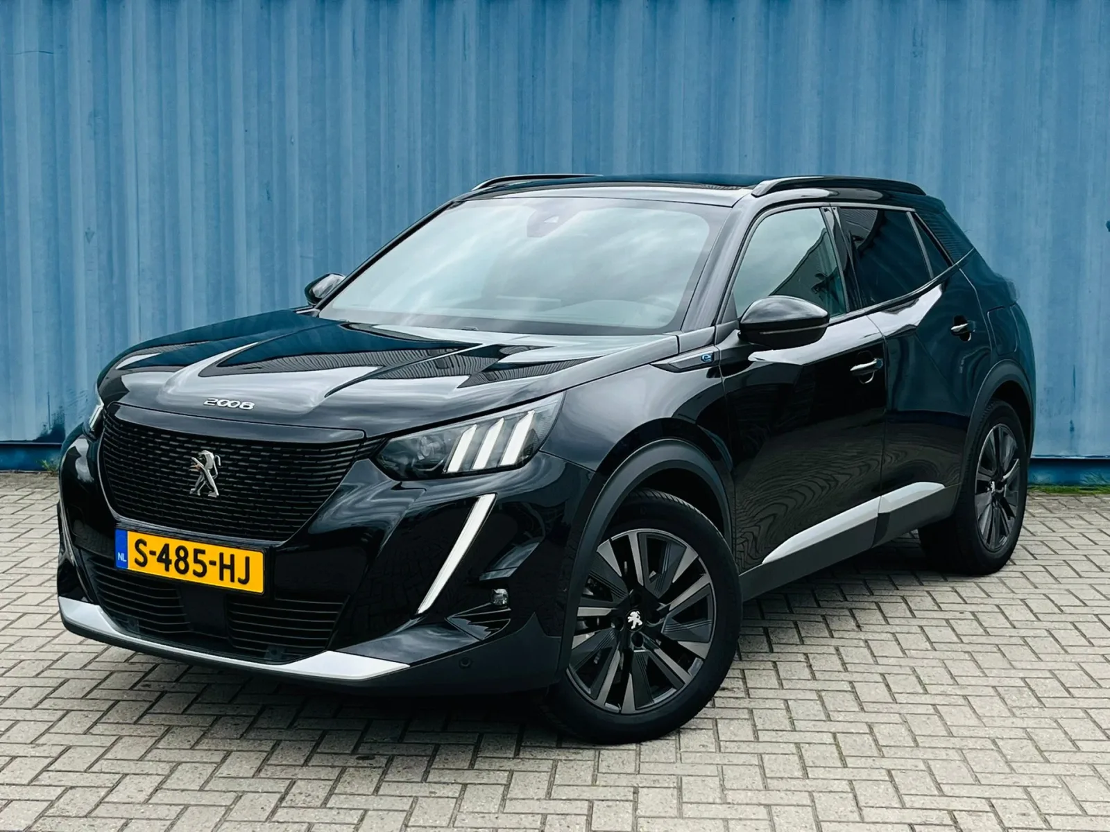 Peugeot e-2008 (2023) — foto 1
