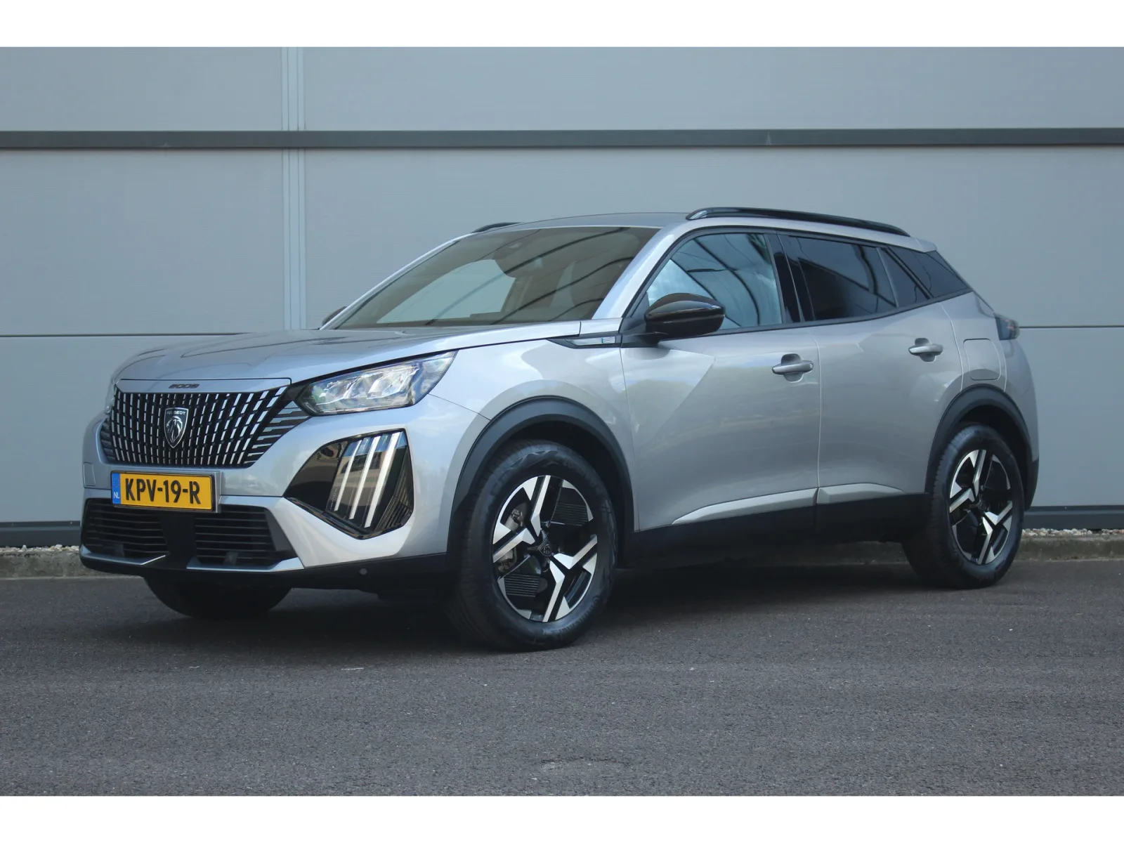 Peugeot e-2008 (2025) — foto 1