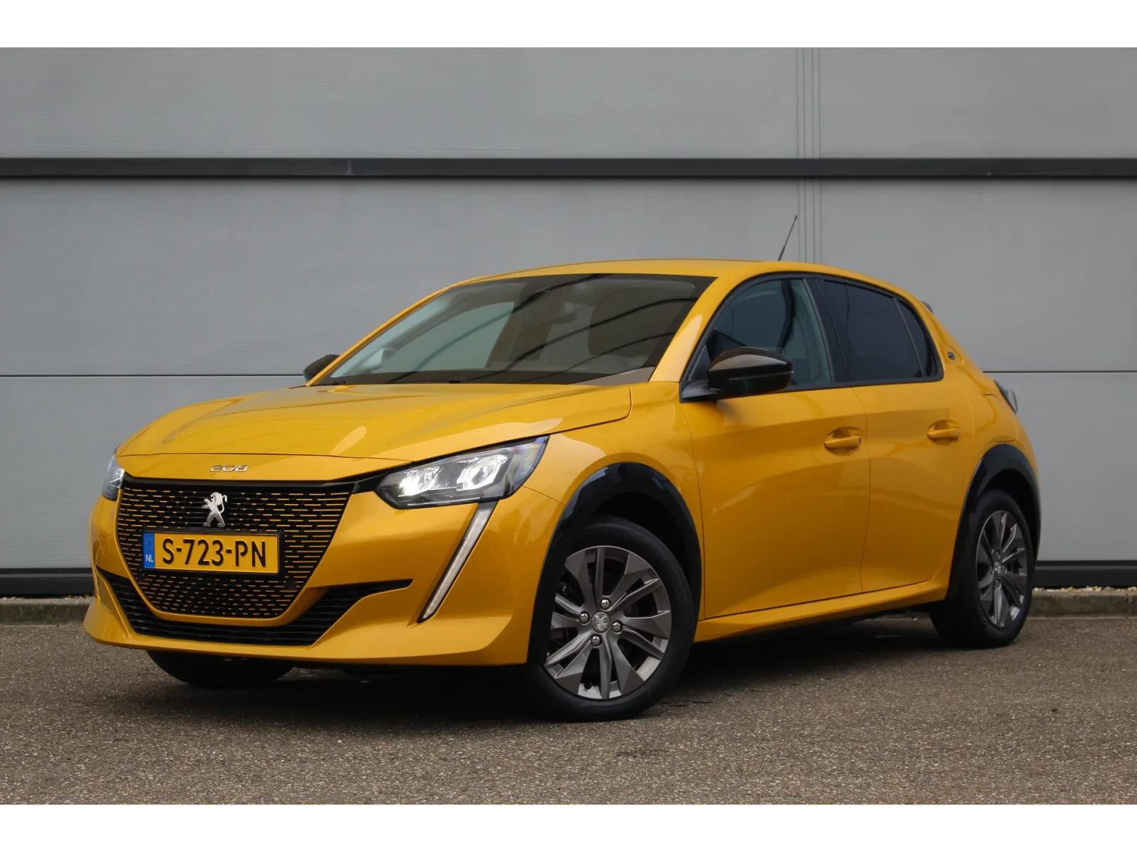 Peugeot e-208 (2023) — foto 1