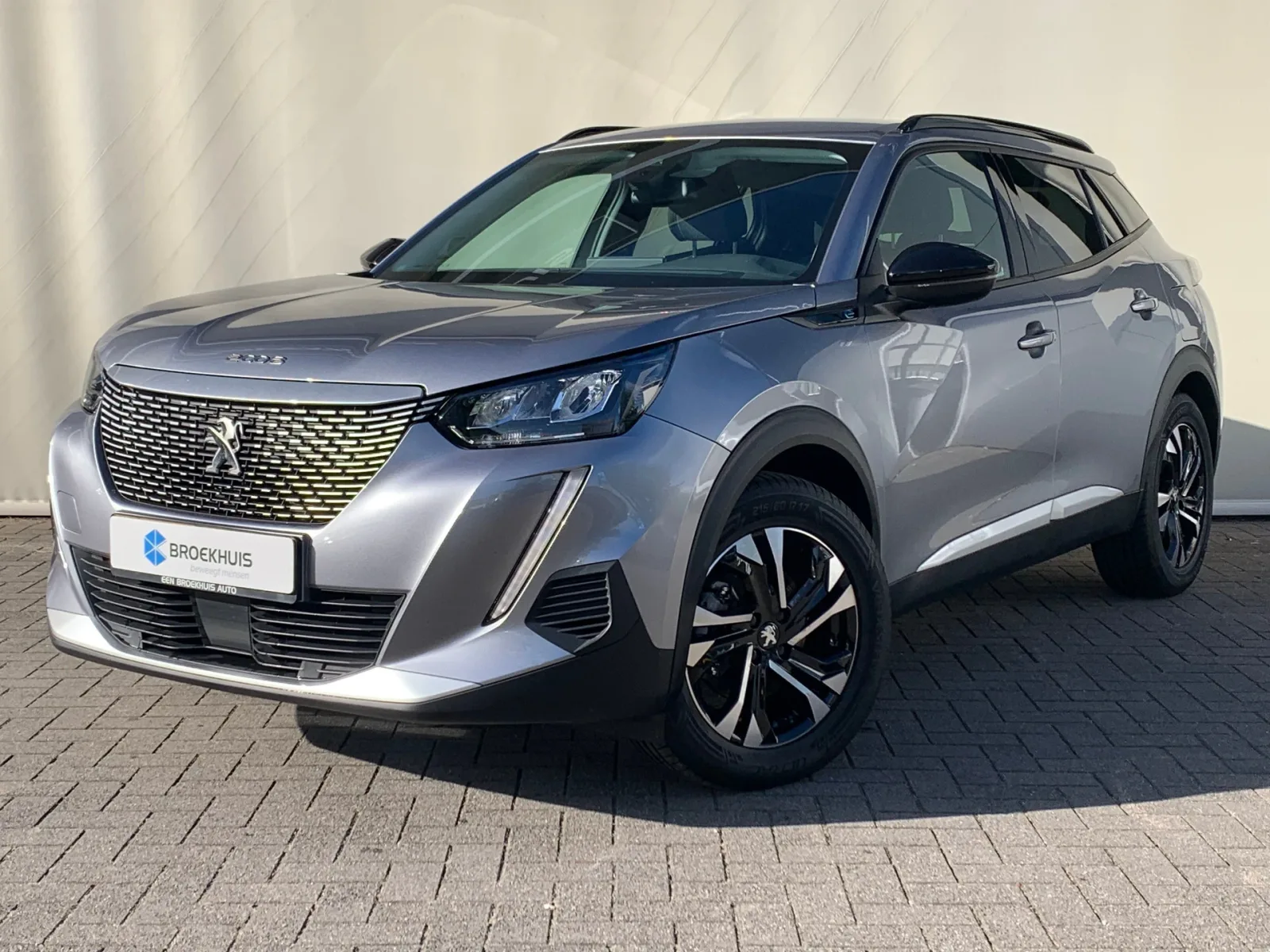 Peugeot e-2008 (2021) — foto 1